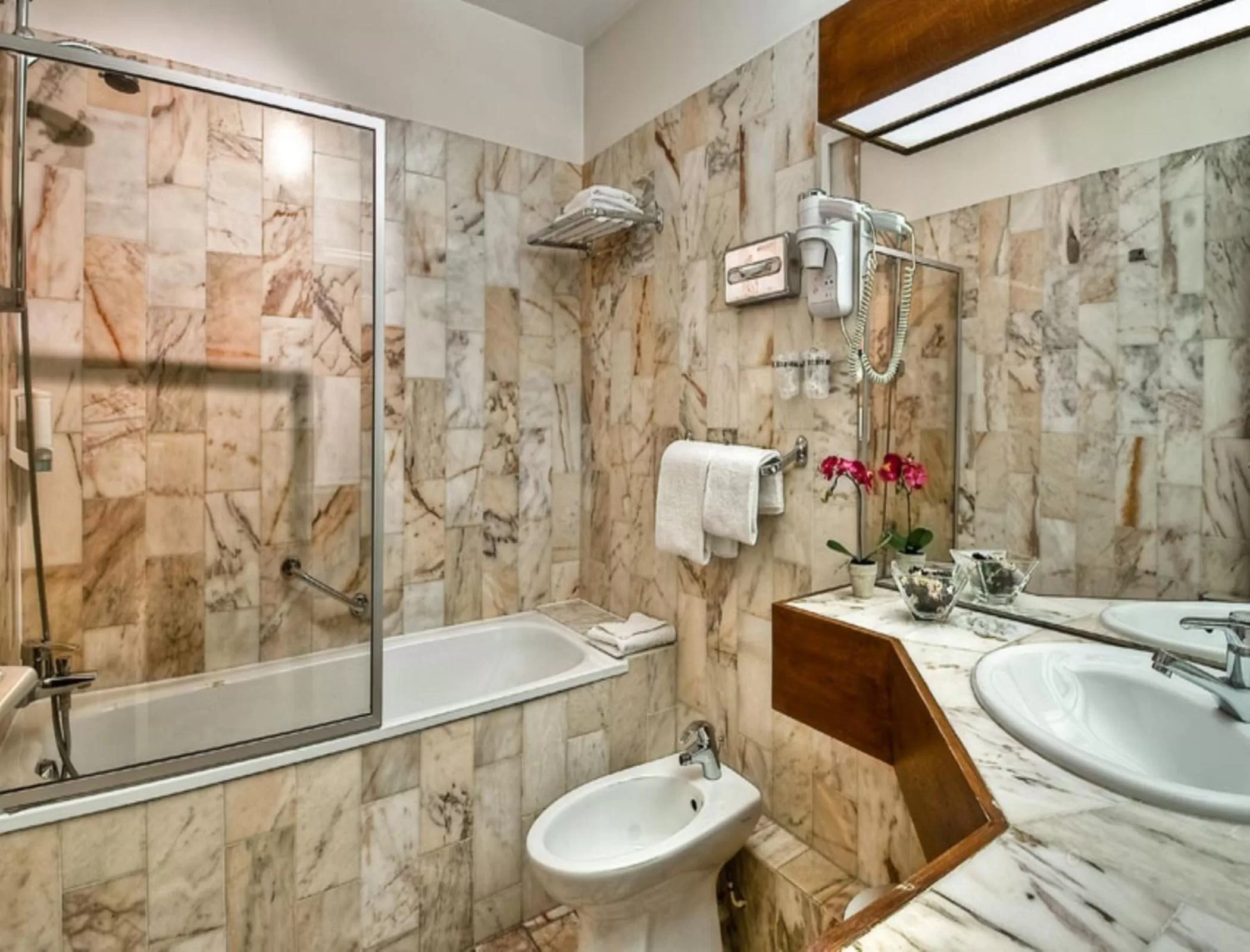 Bathroom in Abaca Messidor by Happyculture