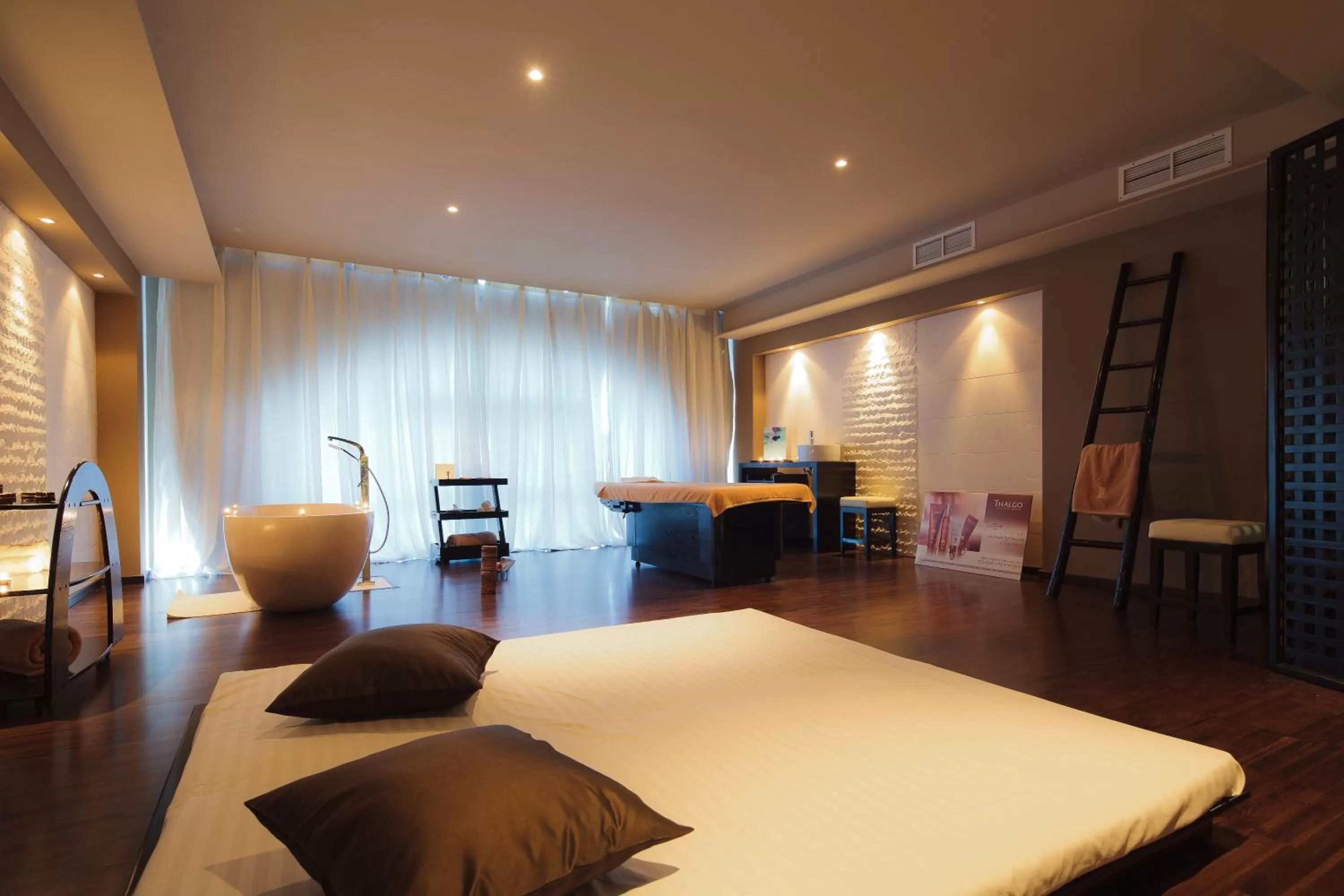 Massage, Bed in Lighthouse Golf & Spa Hotel