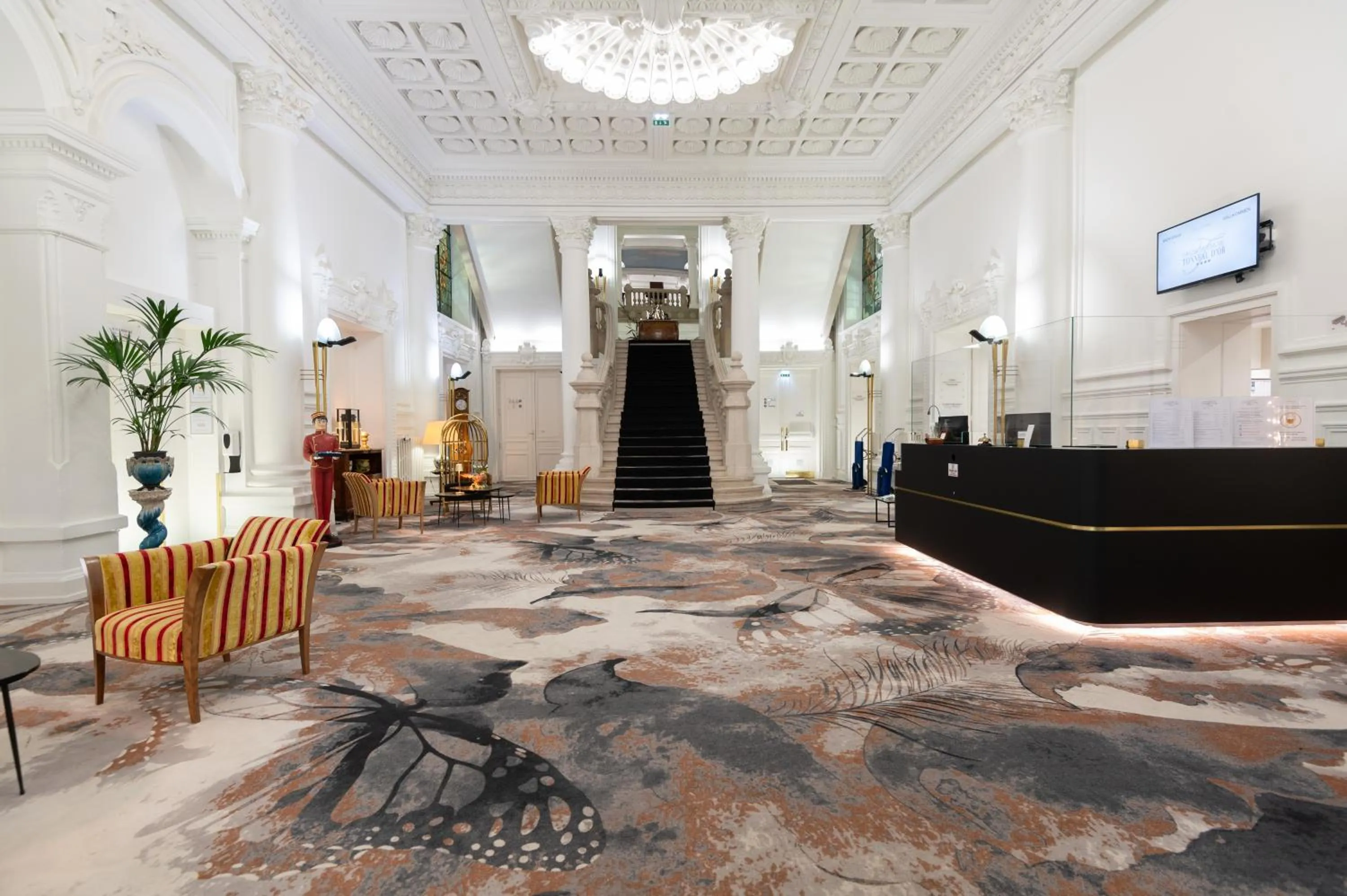 Lobby or reception in Grand Hôtel Du Tonneau D'Or