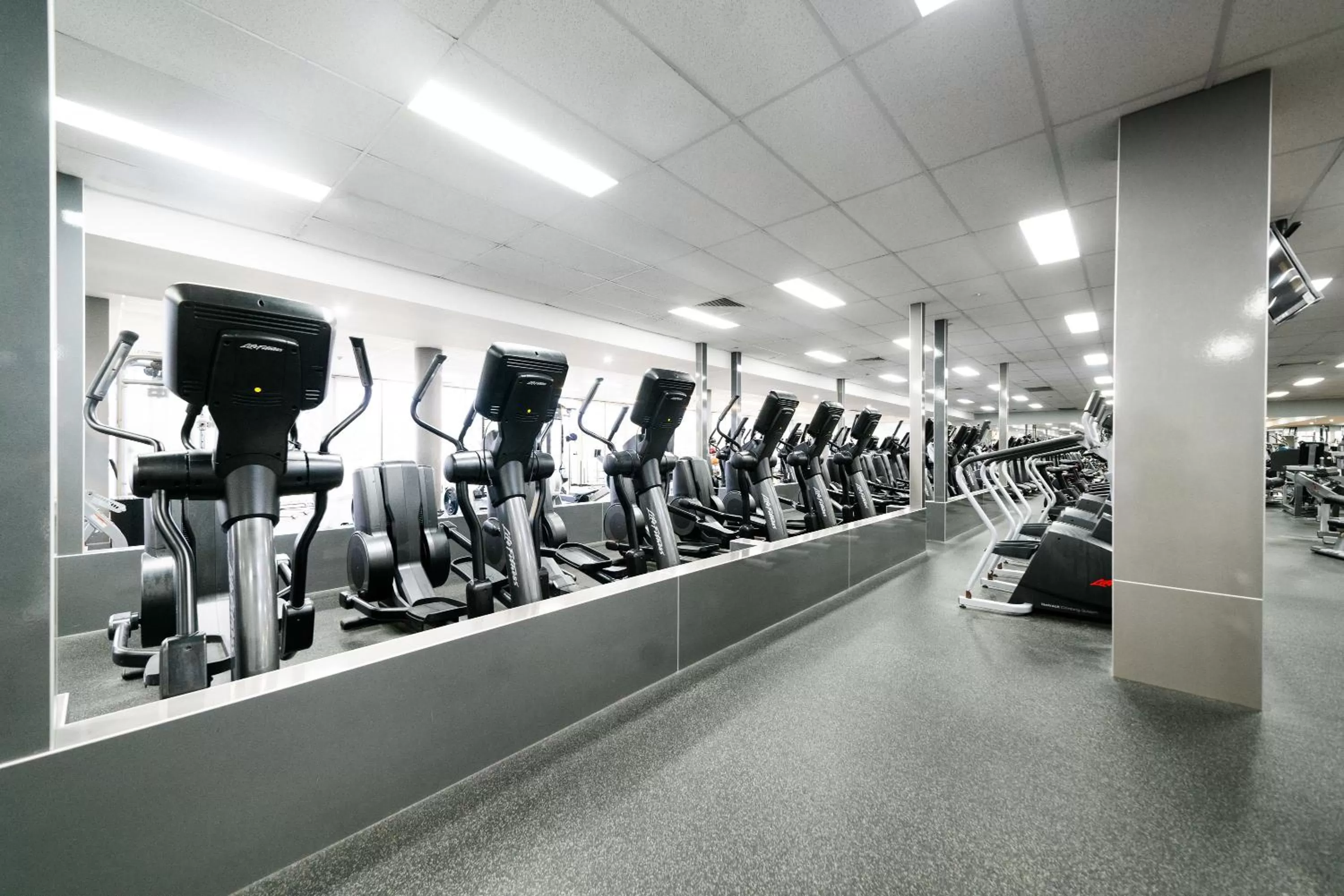 Fitness centre/facilities in Mantra at Sharks