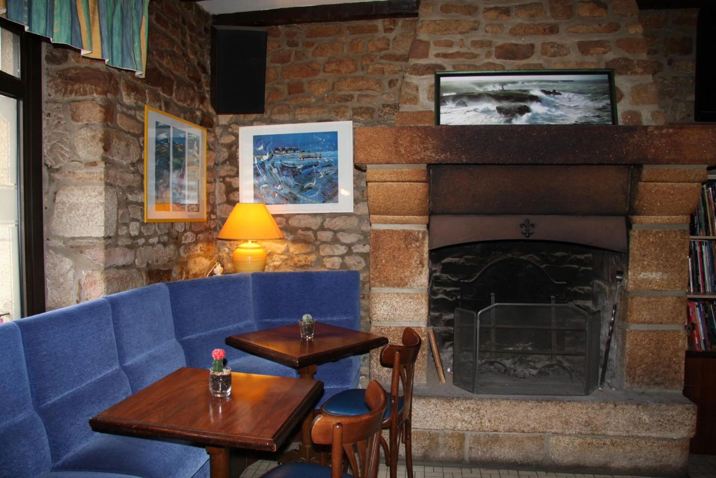 Lounge or bar in Le Cadoudal