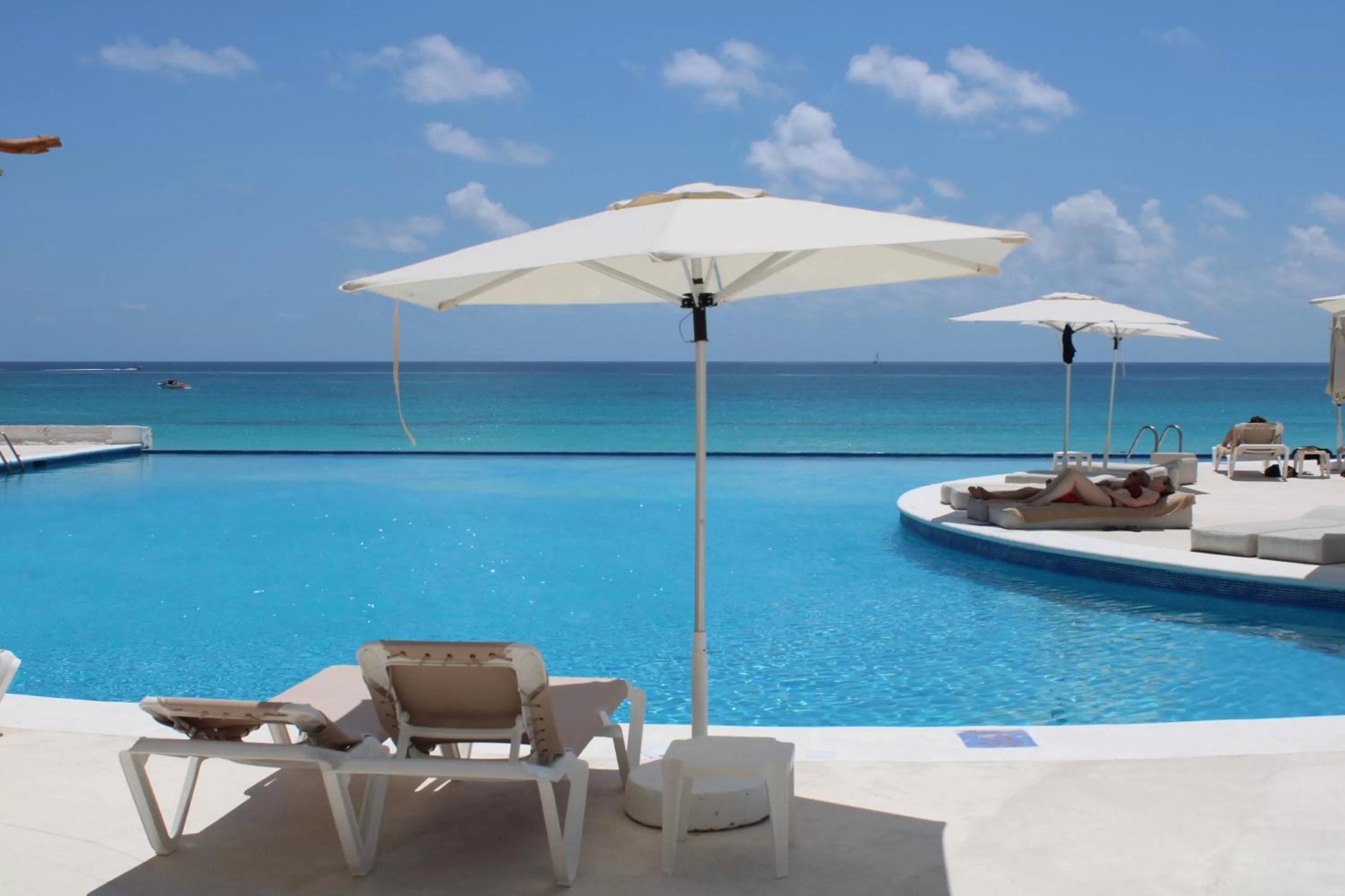 Swimming pool in Cyan Cancun Resort & Spa