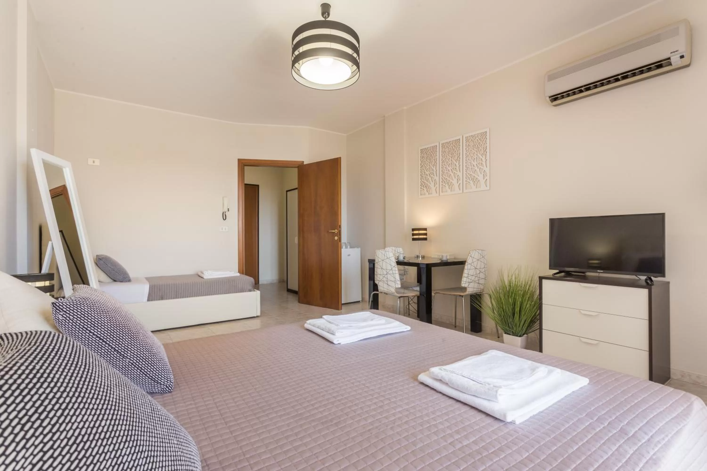 TV and multimedia, Bed in Residenze Su Planu