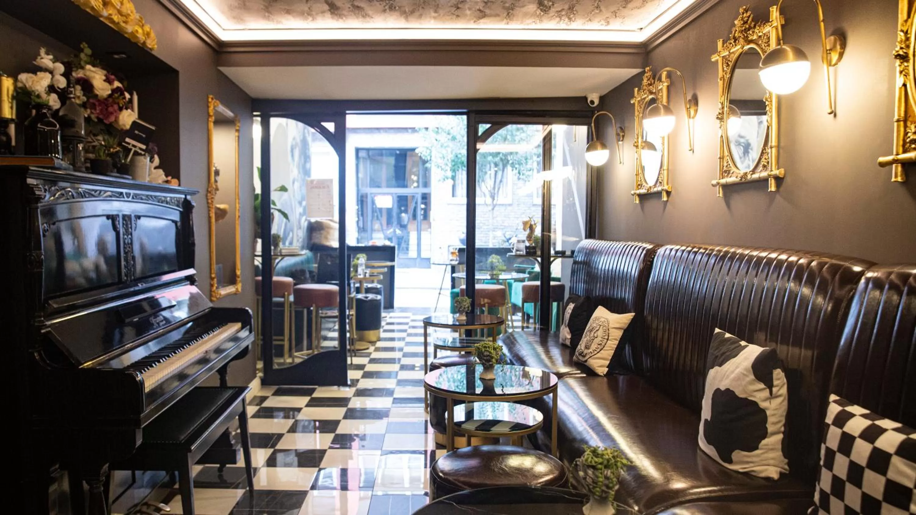 Seating area in Lord Morgan & Exclusive Design Nişantaşı