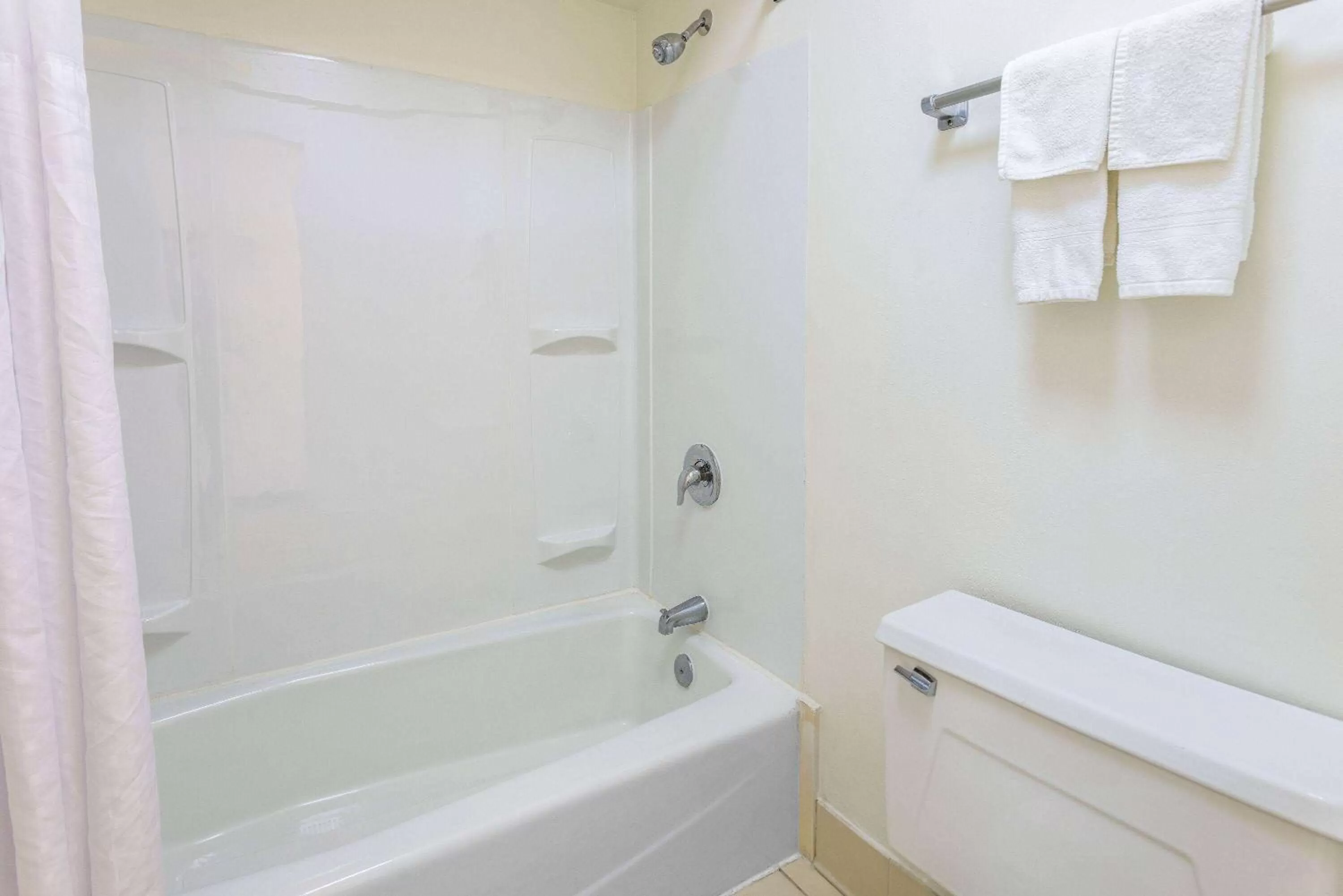 TV and multimedia in Baymont by Wyndham Camp Lejeune