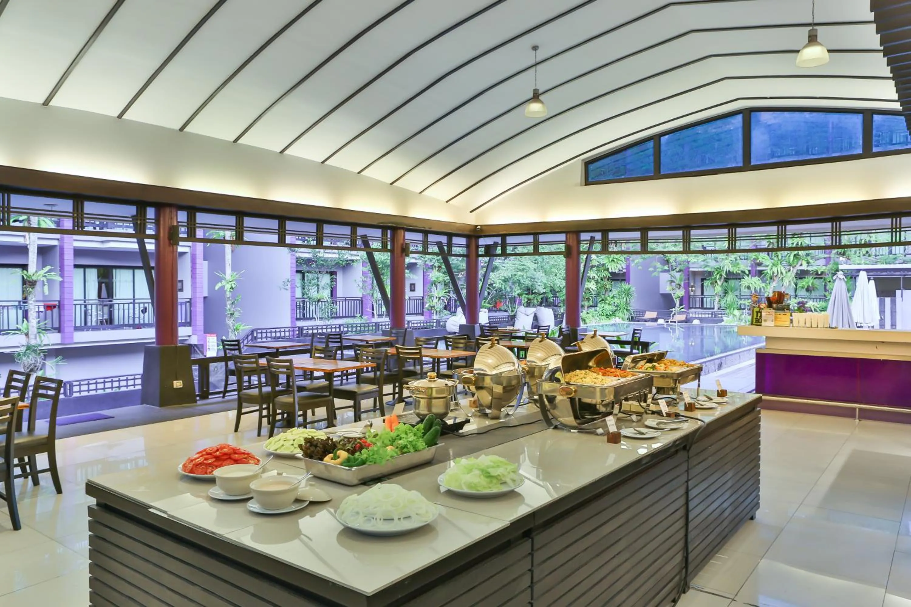 Restaurant/places to eat in Phuvaree Resort