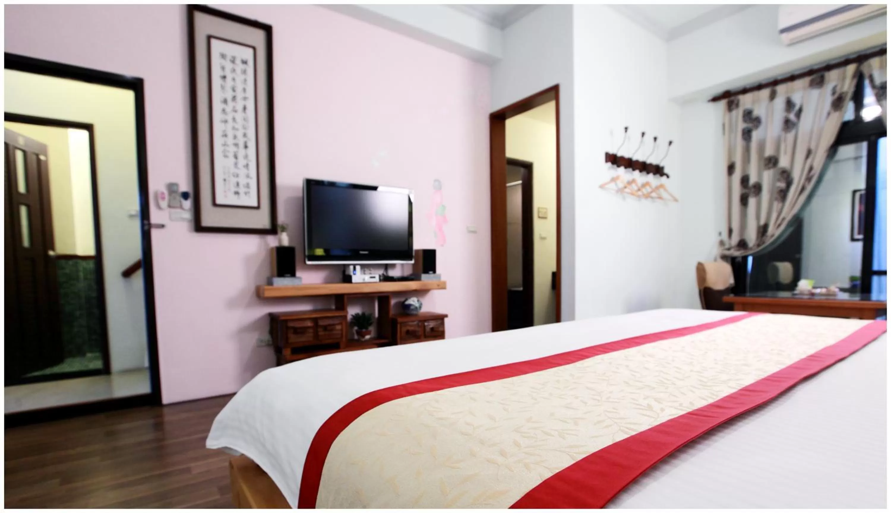 bunk bed, Bed in Errantry Lodge & Studio