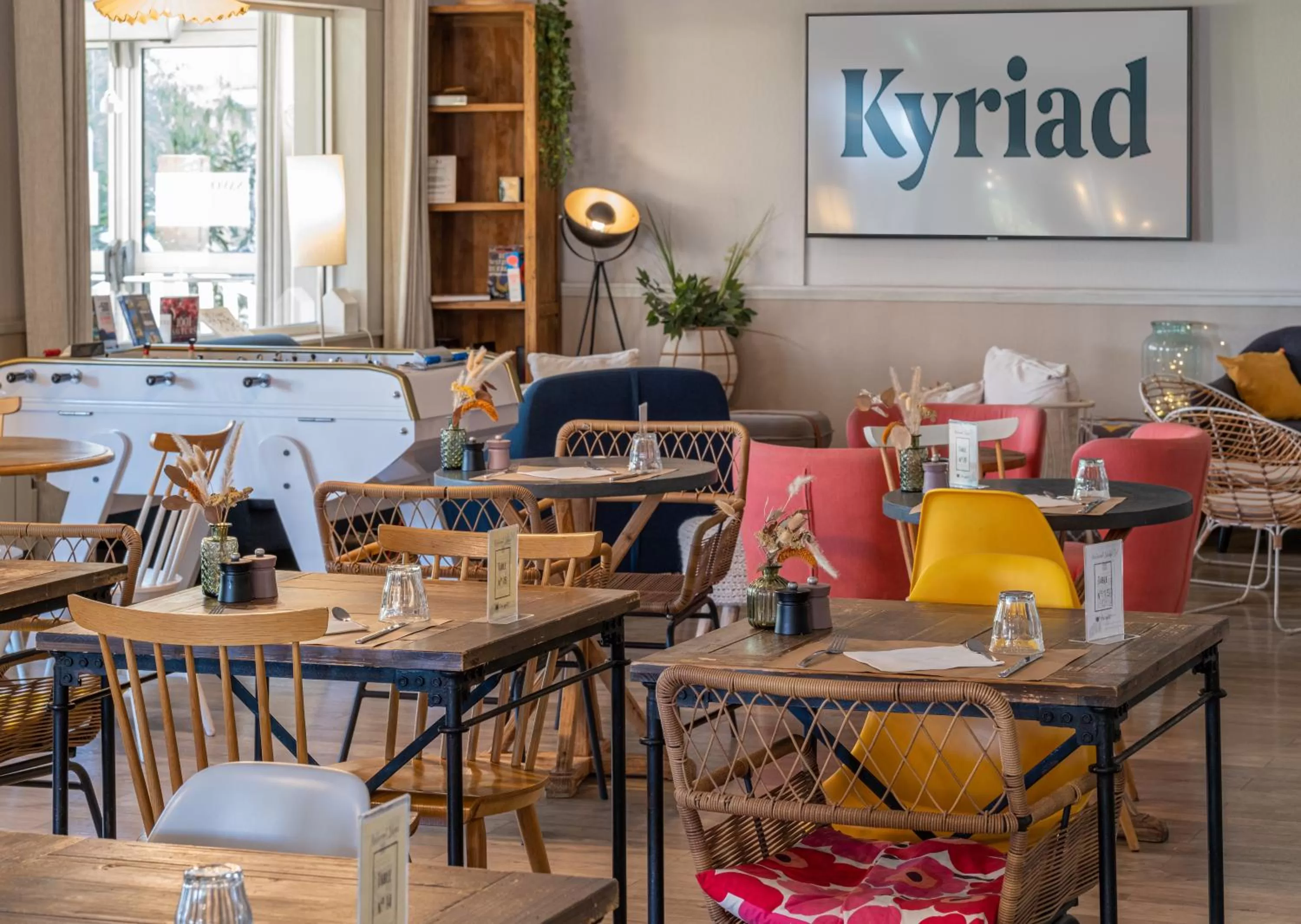 Restaurant/places to eat in Kyriad Lyon Est - Bron Eurexpo Le Cottage