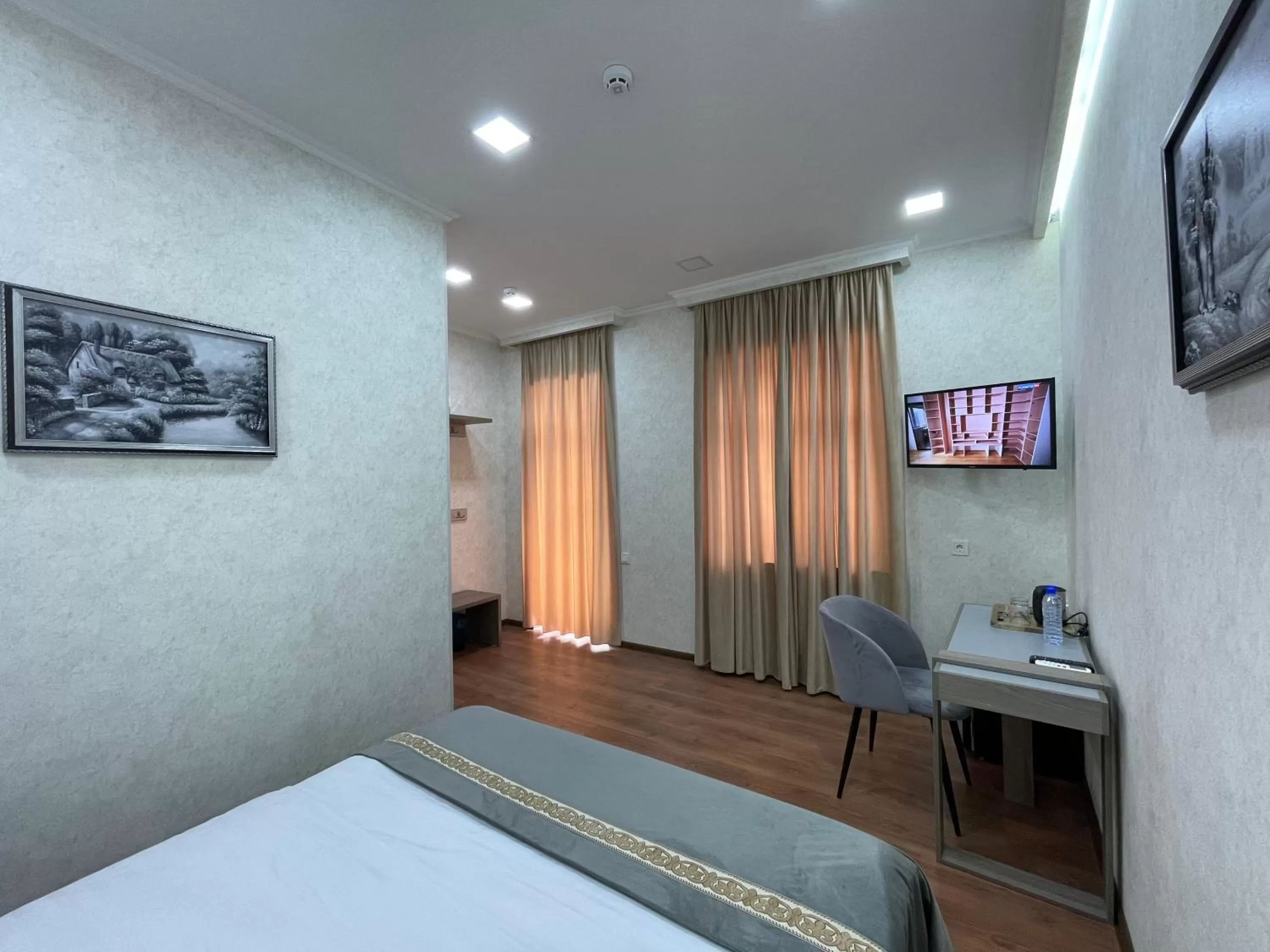 TV and multimedia, TV/Entertainment Center in Registon Saroy Hotel