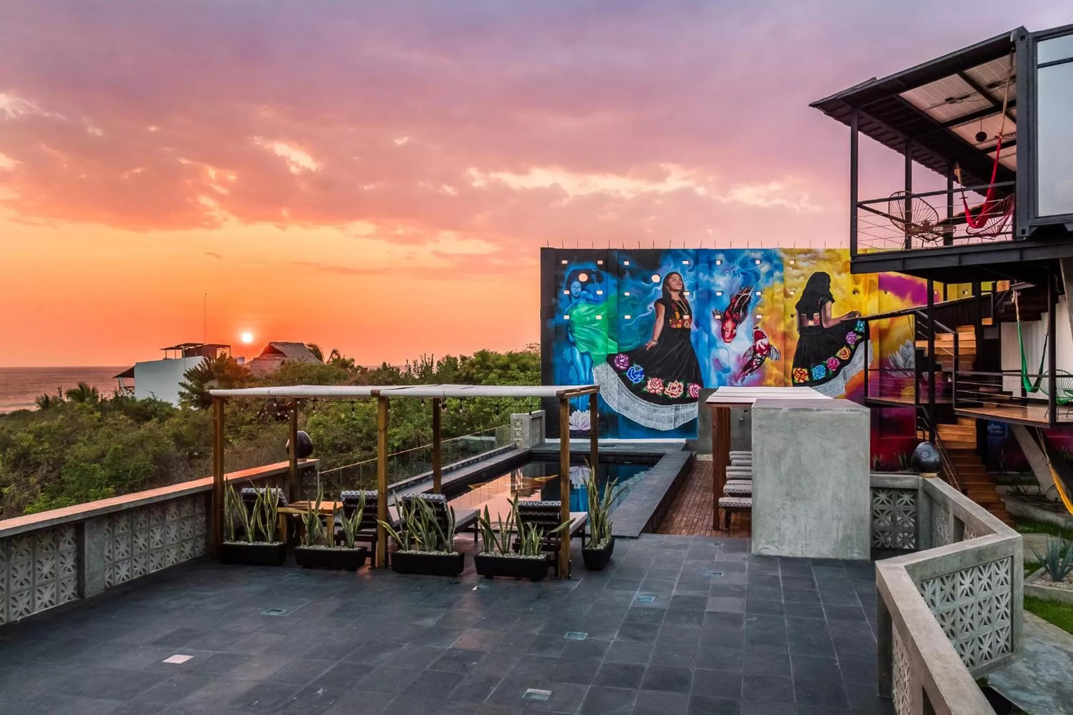 Patio in Cabane Container Hotel - ADULTS ONLY