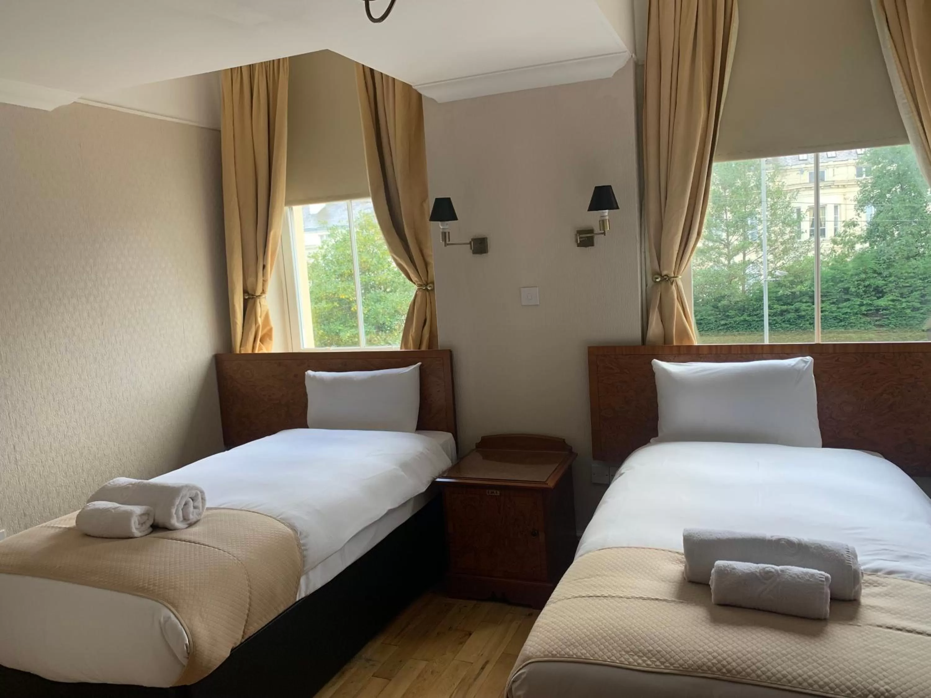 Bedroom, Bed in Beech Mount Hotel - Free Parking