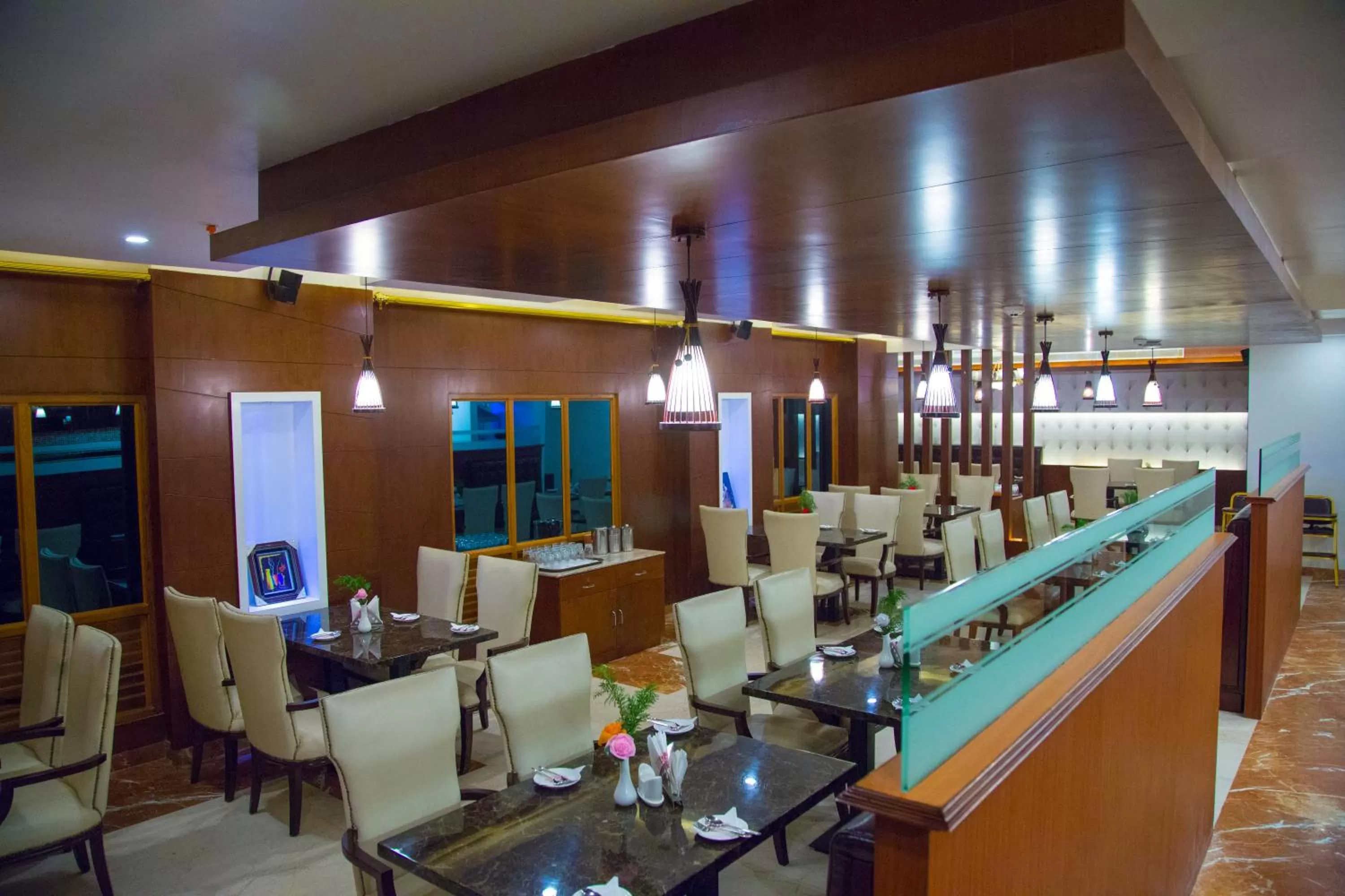 Restaurant/places to eat in Hotel Amil