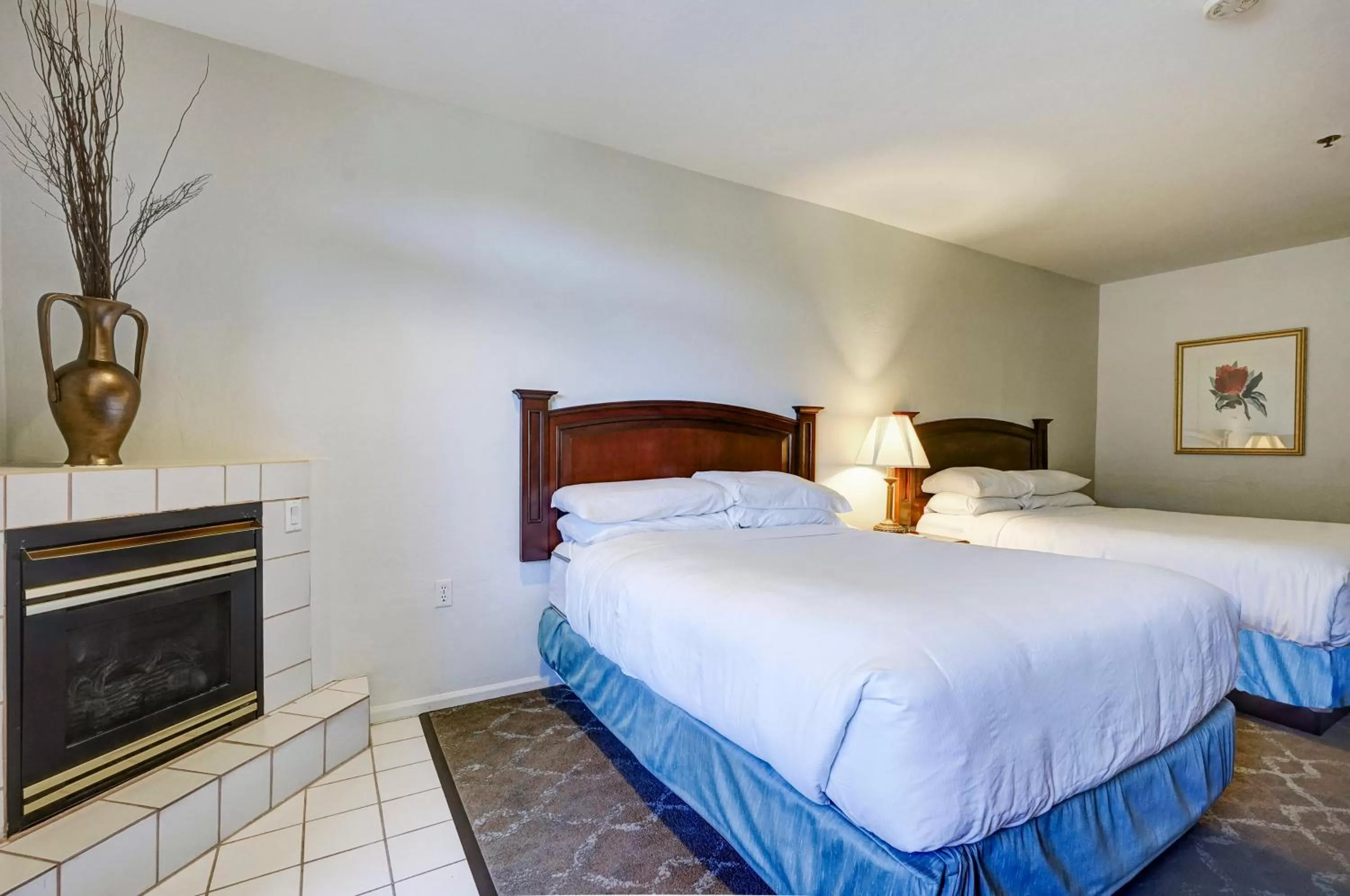 Deluxe Double Queen Accessible Room in Forest Villas Hotel