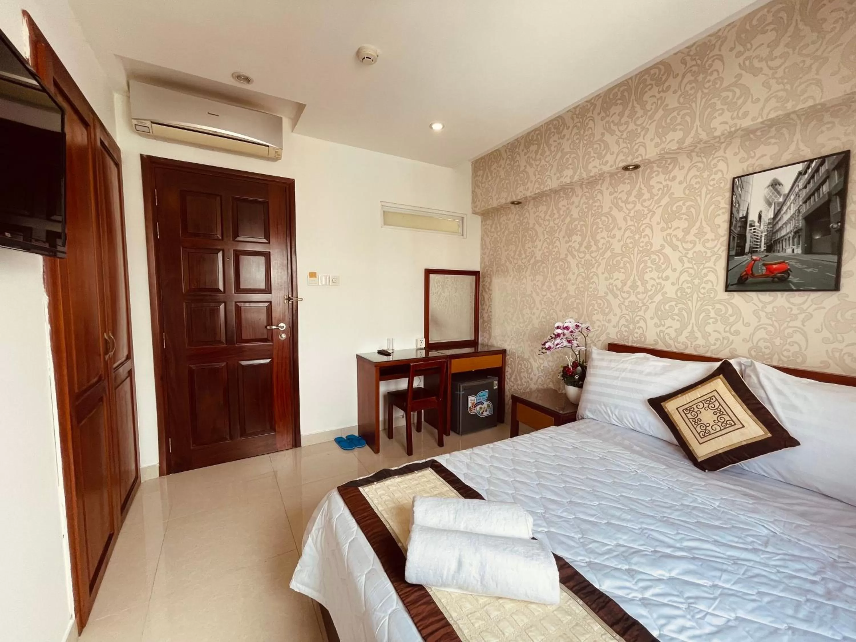 Double Room with Spa Bath in SaiGon Europe Hotel