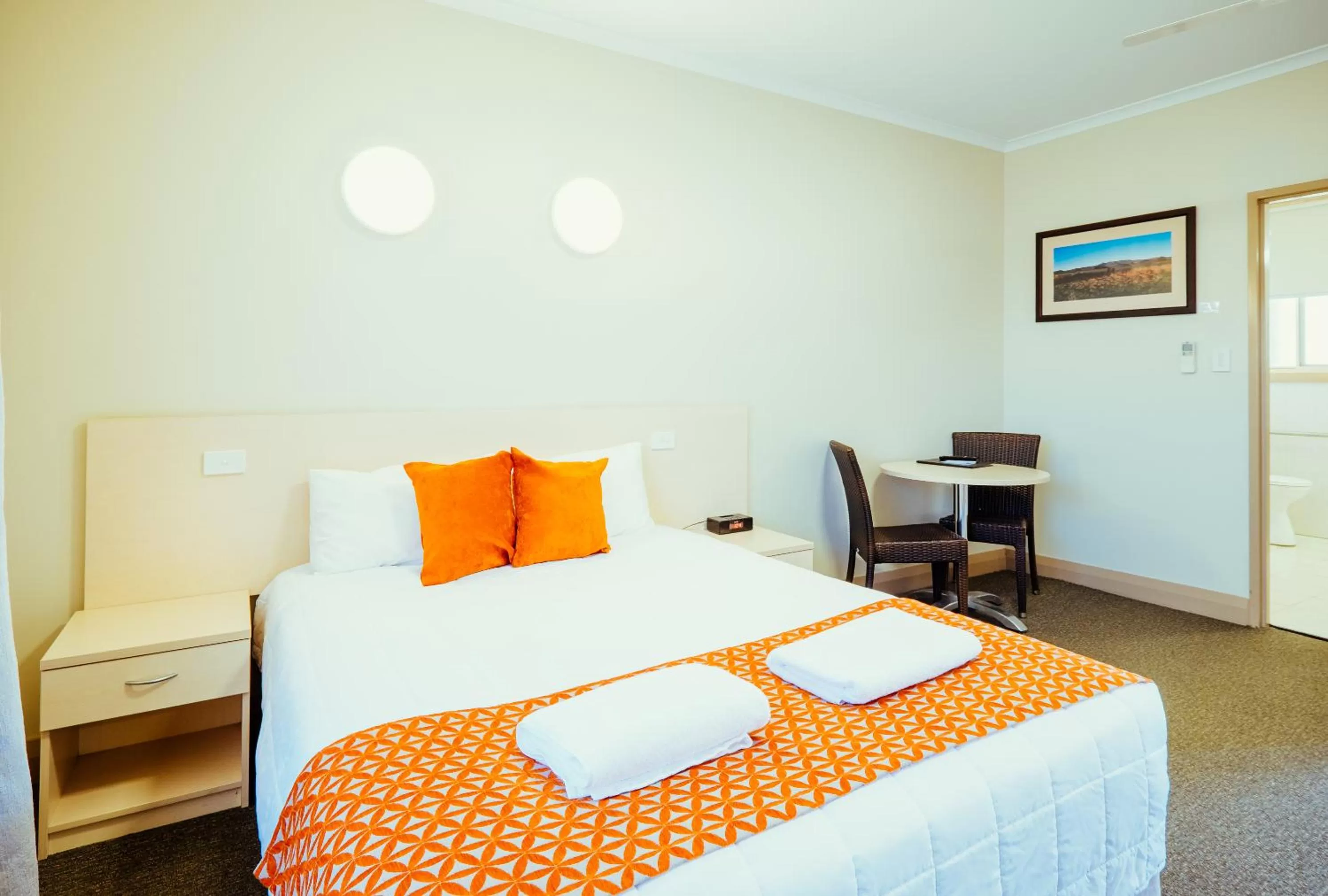 Bed in Club Motor Inn