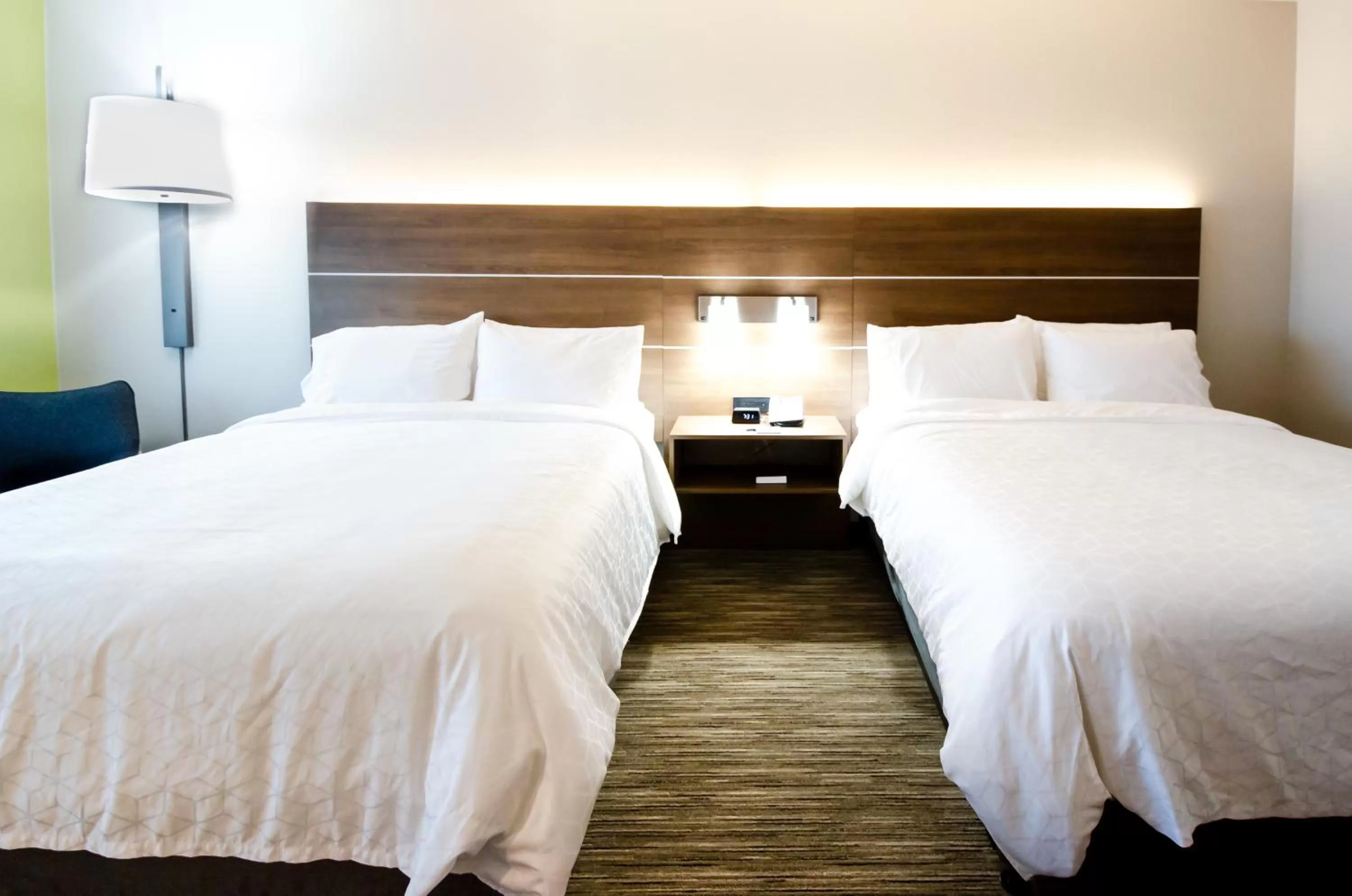 Bedroom, Bed in Holiday Inn Express & Suites Taylor by IHG