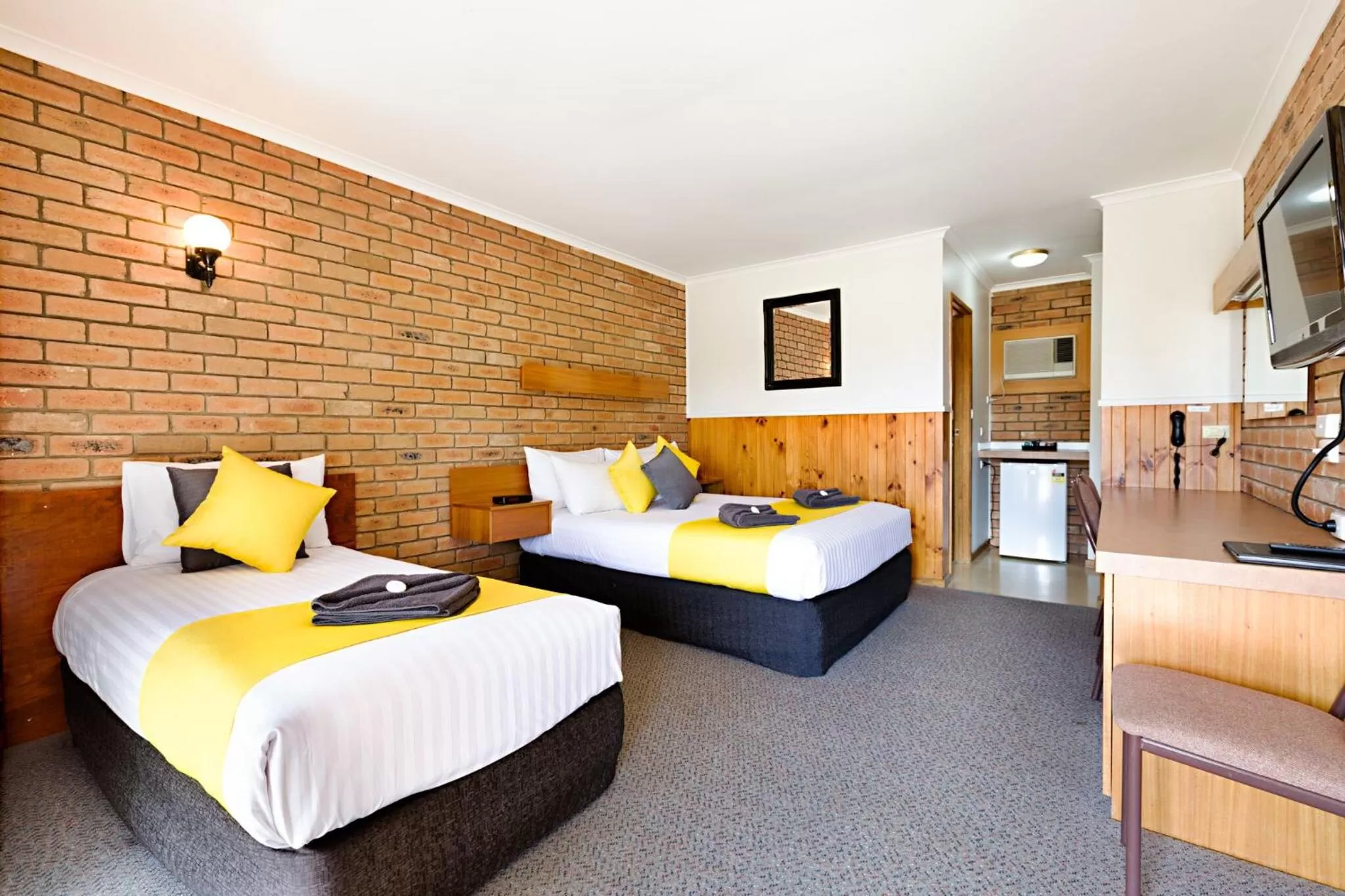 Coffee/tea facilities, Bed in Statesman Motor Inn