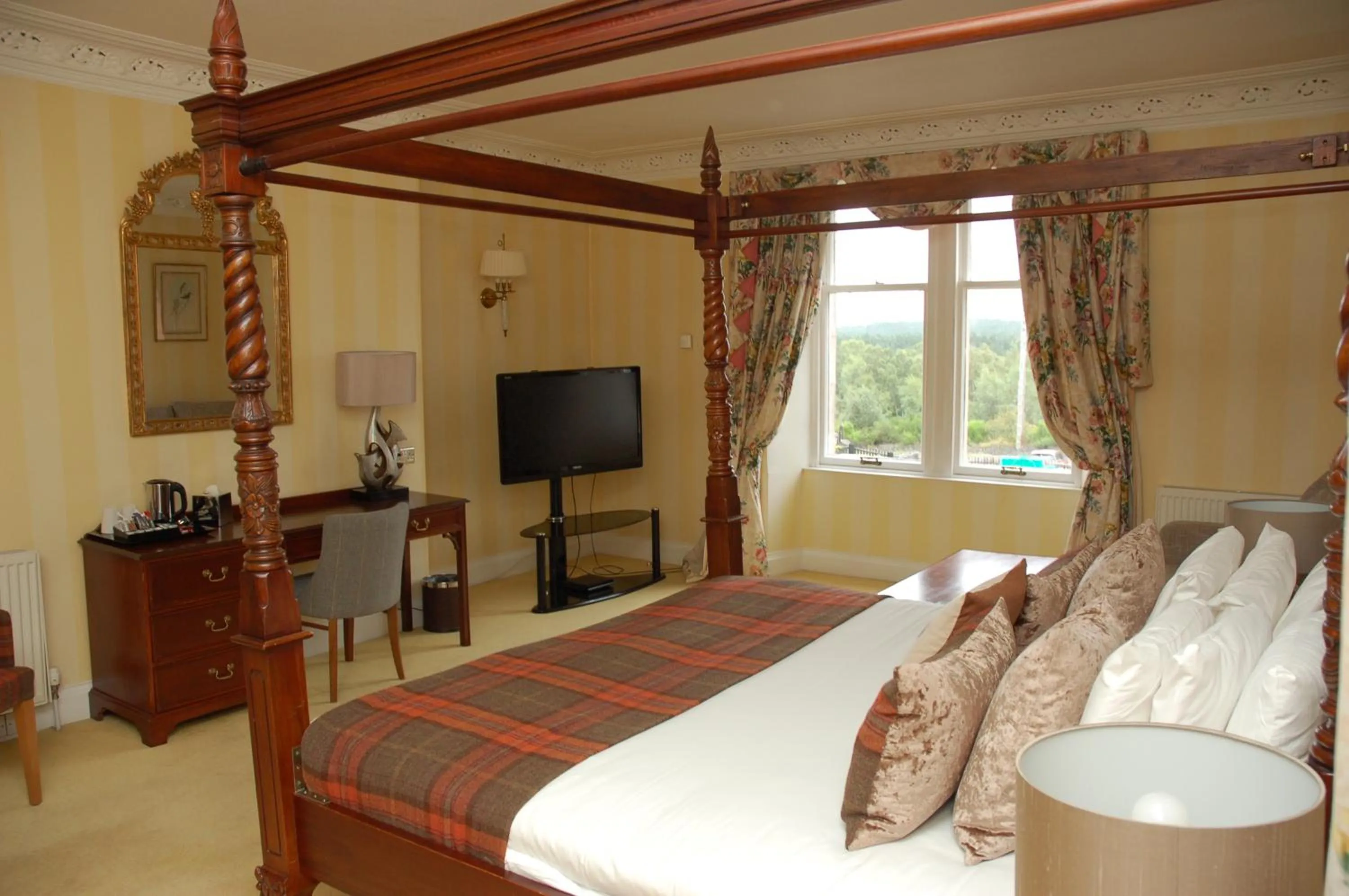 Bedroom, Bed in Boat Country Inn and Restaurant