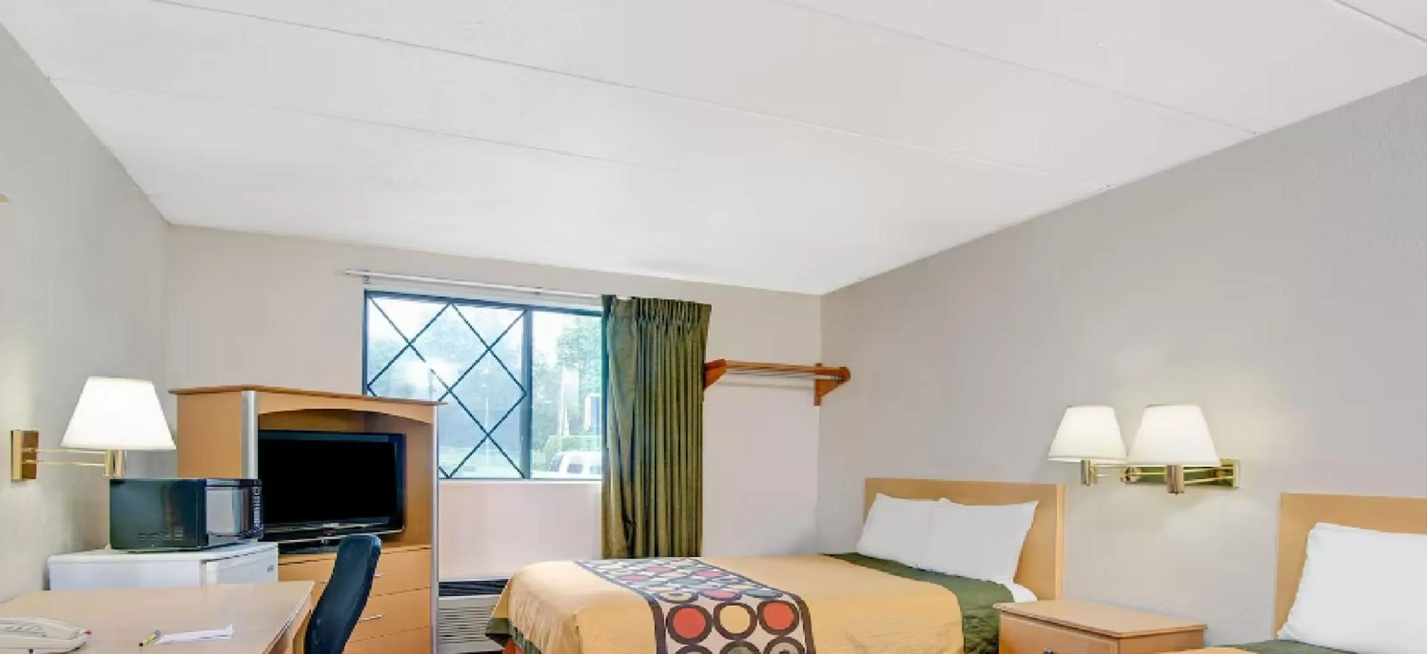 Bedroom, Bed in Super 8 by Wyndham Stamford/New York City Area