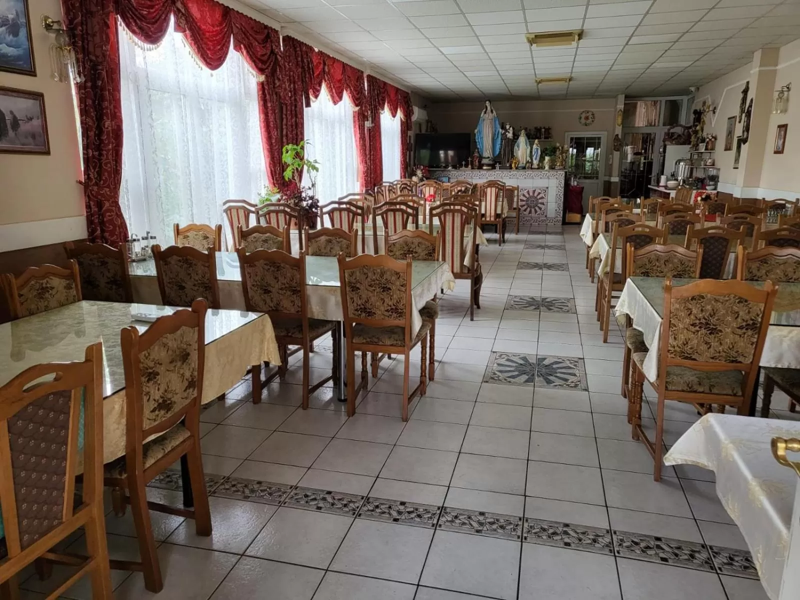 Restaurant/Places to Eat in Hotel Matal