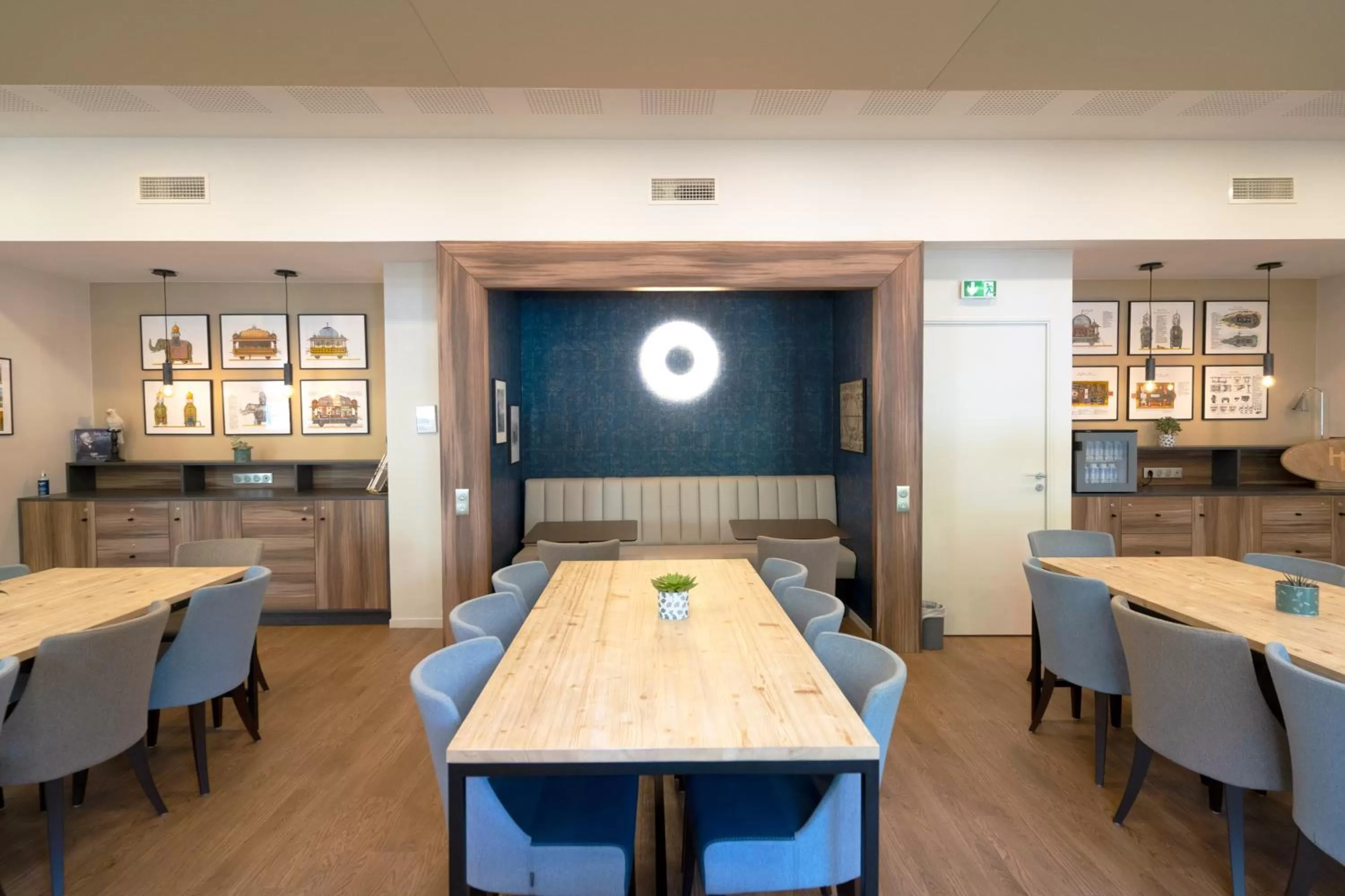 Lounge or bar in Hôtel Jules Verne Biarritz