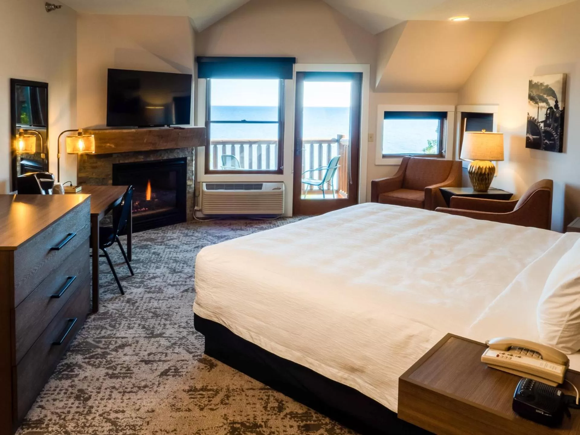 Suite with Lake View - Main Lodge in Grand Superior Lodge