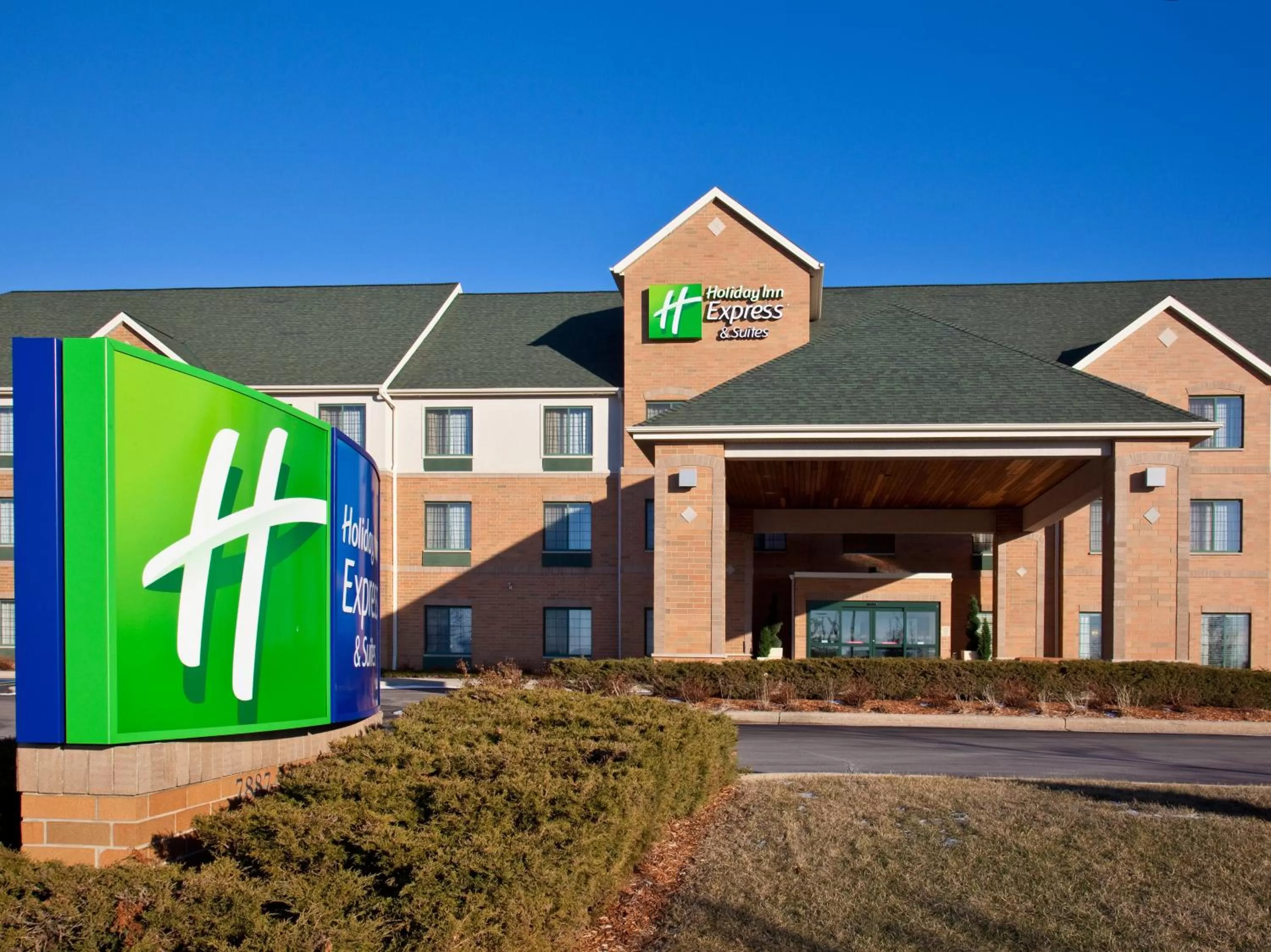 Property building in Holiday Inn Express Hotel & Suites Pleasant Prairie-Kenosha by IHG