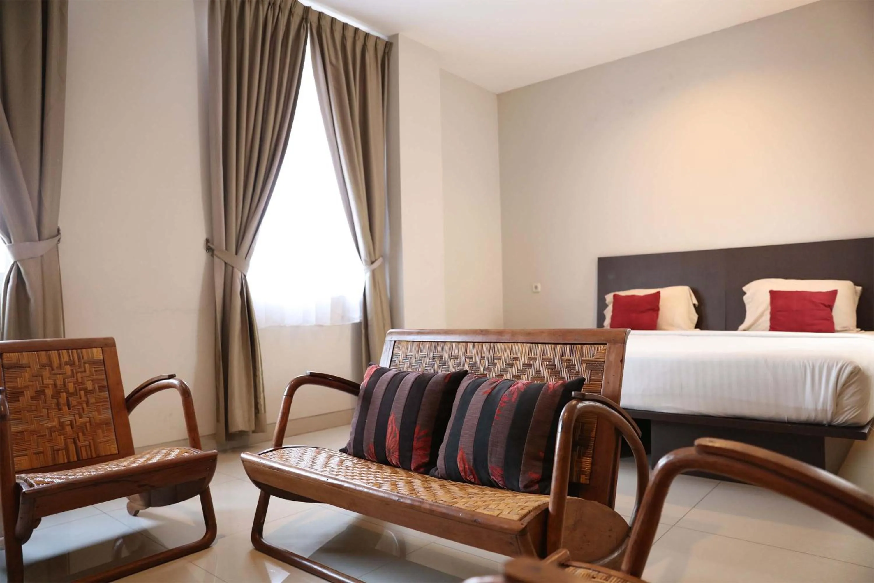 Bed in Bale Ocasa by Behomy