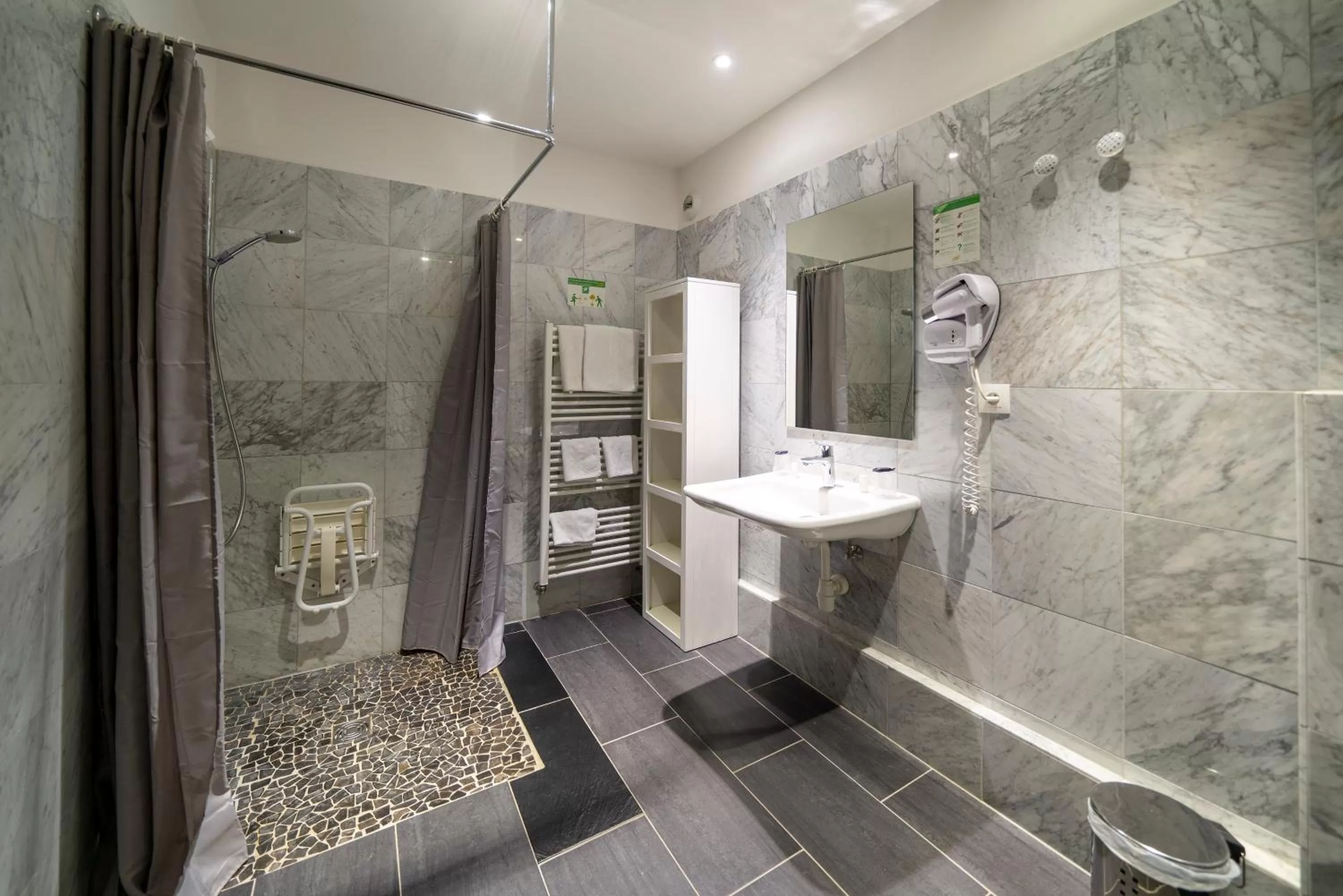 Bathroom in Hôtel du Parc, Restaurant, Spa & Wellness