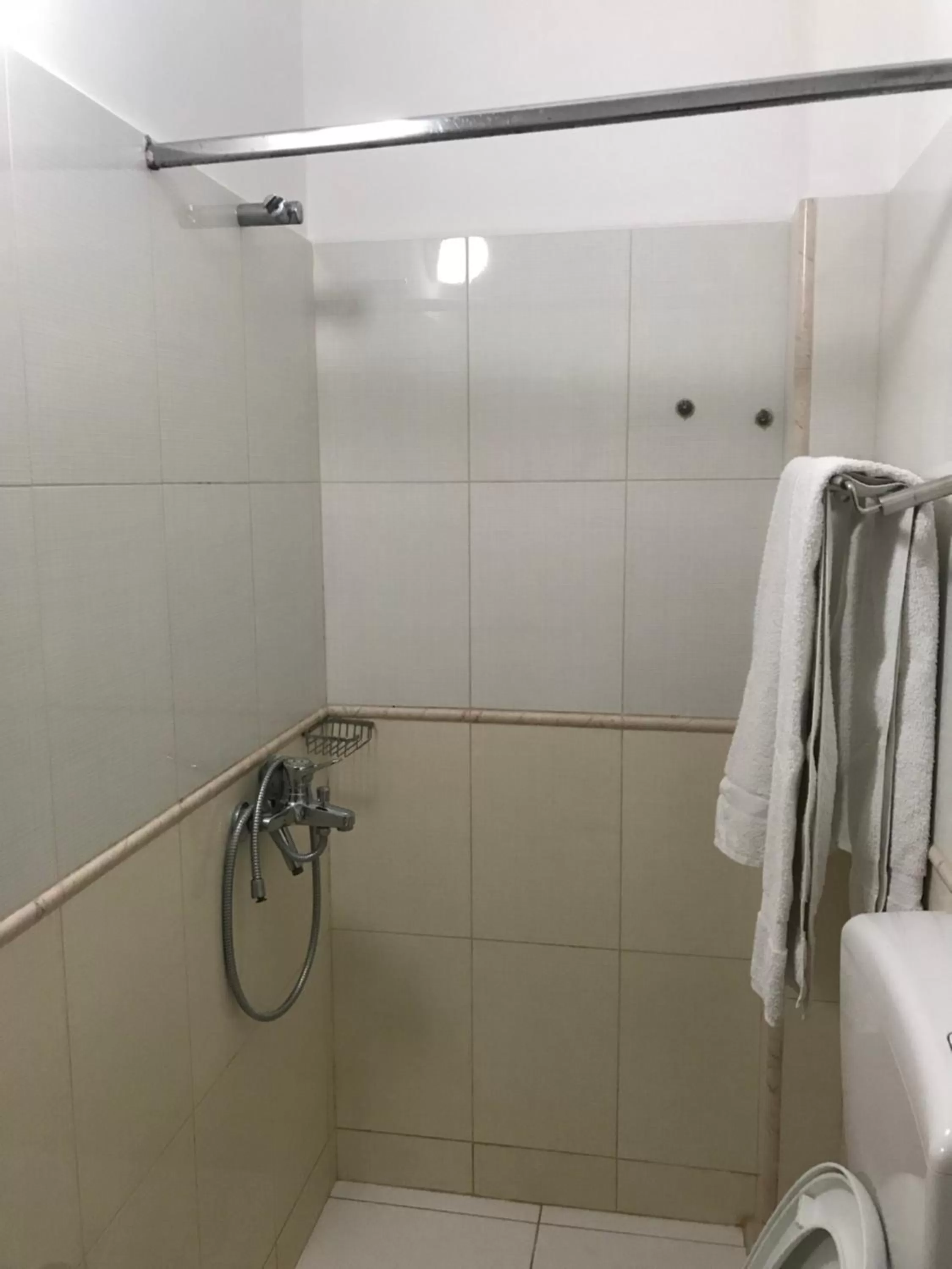 Shower, Bathroom in Hotel Belvedere