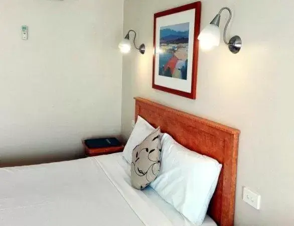 Queen Room - Disability Access in Glen Inn Queen Room - Disability Access in Glen Inn