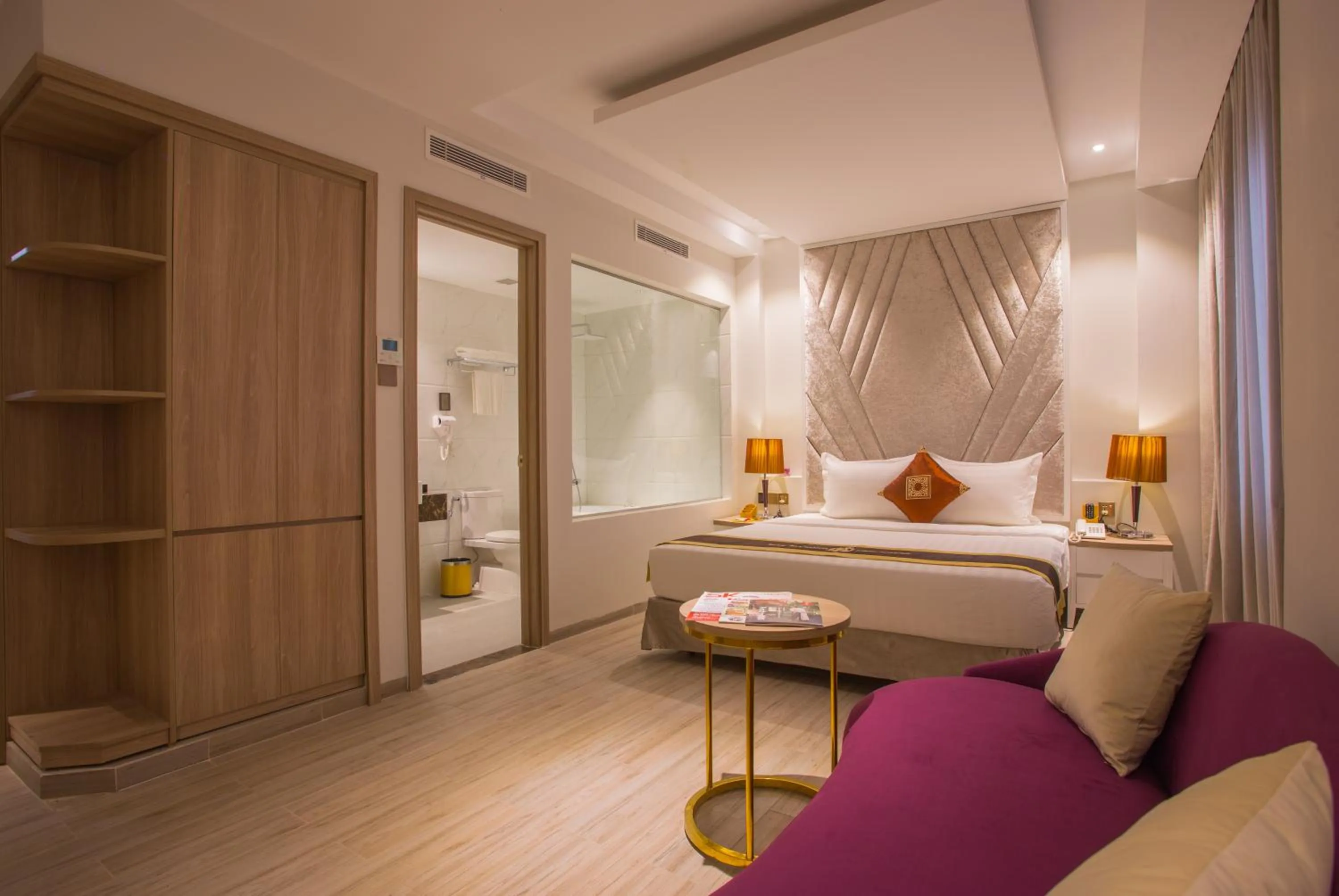 Living room, Bed in BLUE DIAMOND 8B Hotel