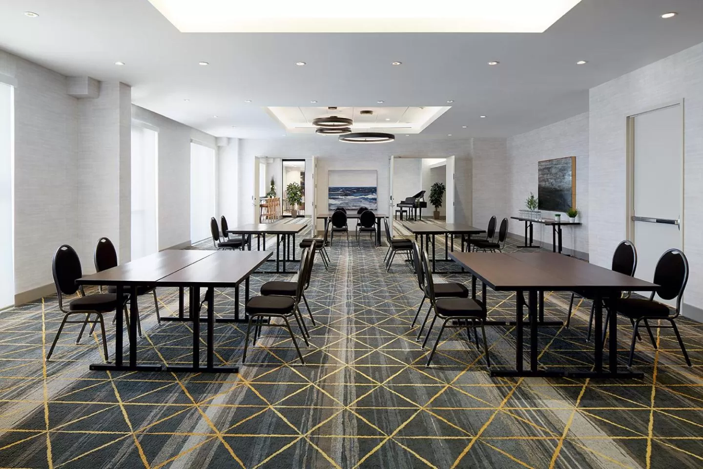 Business facilities in Holiday Inn & Suites Montreal Airport by IHG