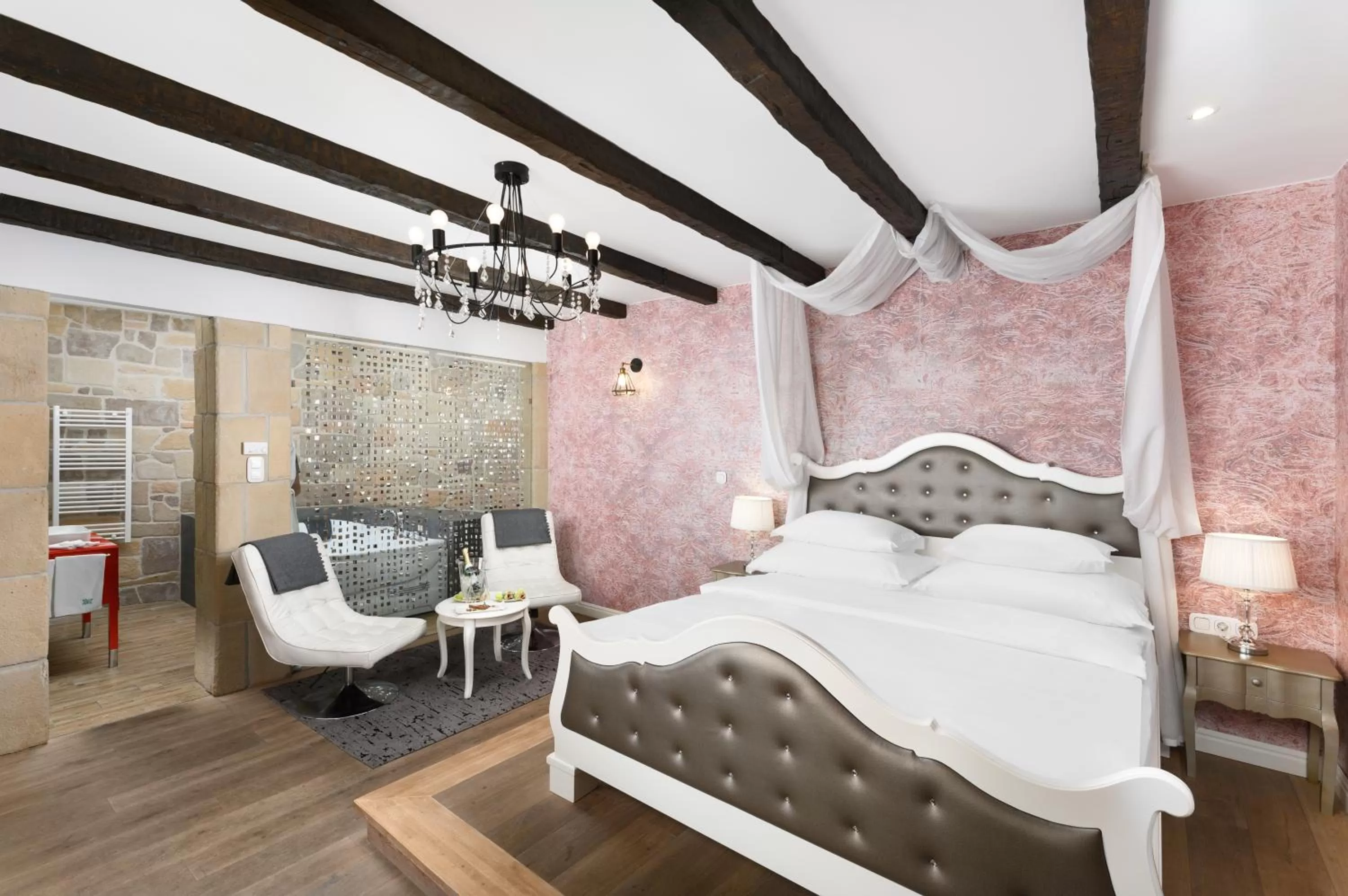 Photo of the whole room, Bed in Maison Bistro & Hotel