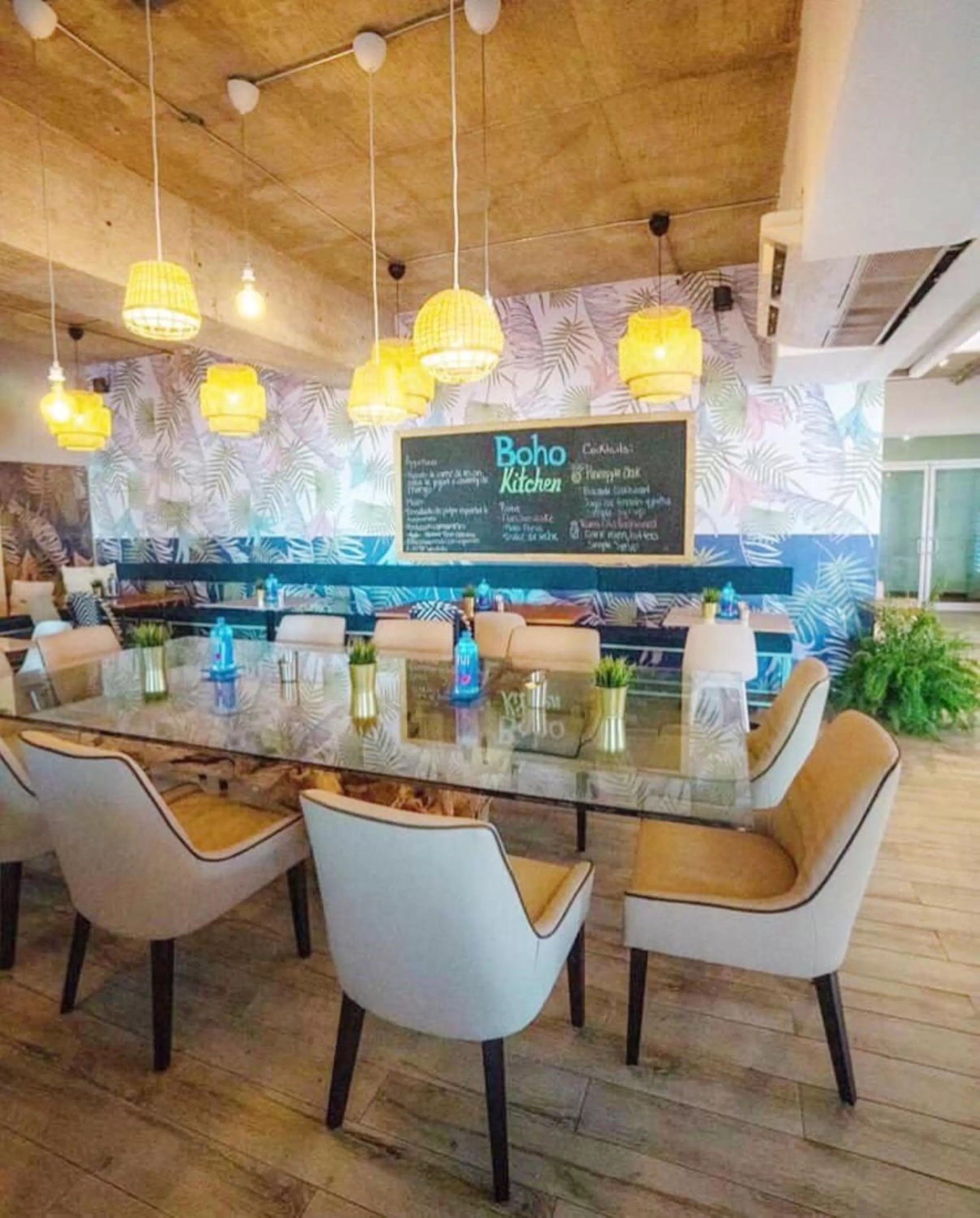 Restaurant/places to eat in BOHO Beach Club