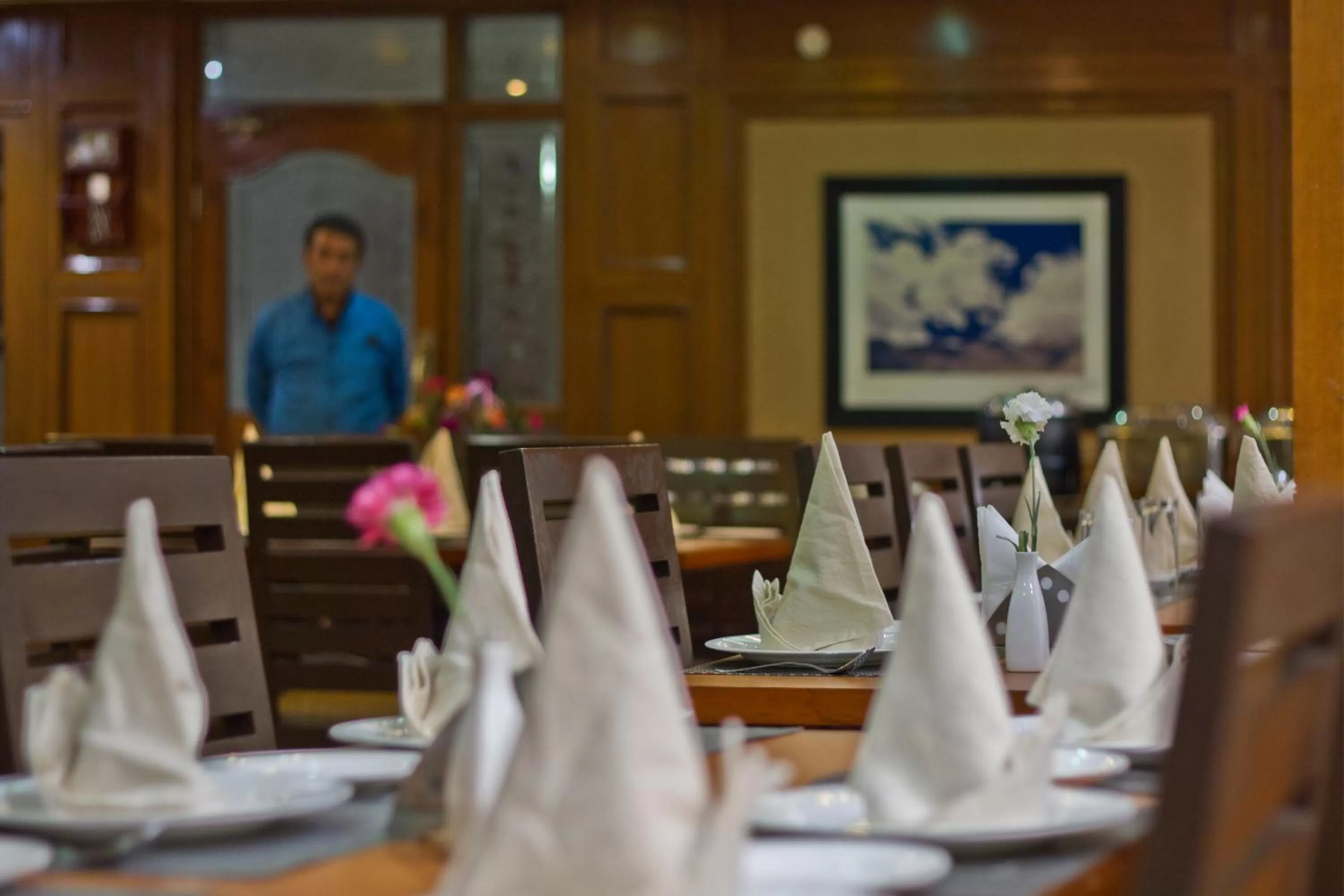 Restaurant/places to eat in Hotel Broadways Inn