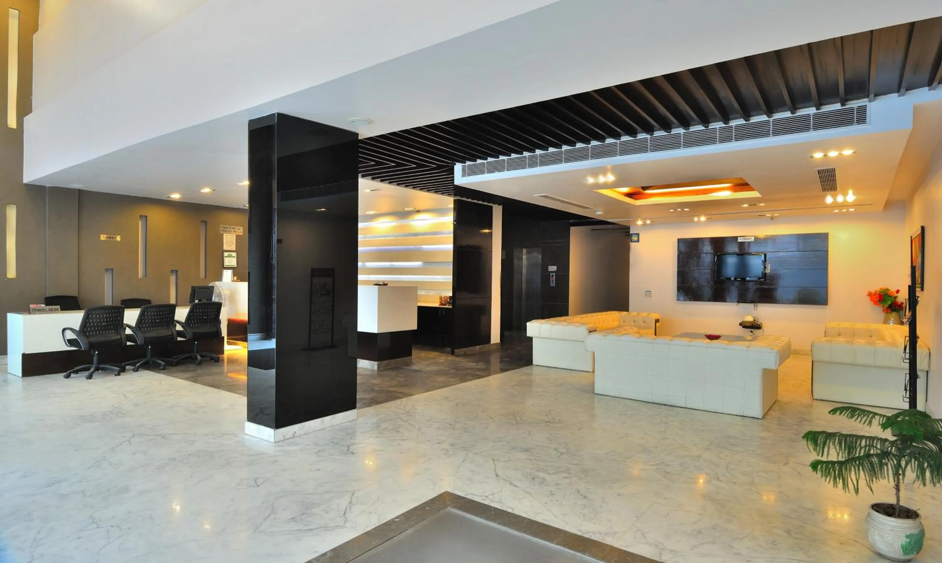 Lobby or reception in Hotel Elegance