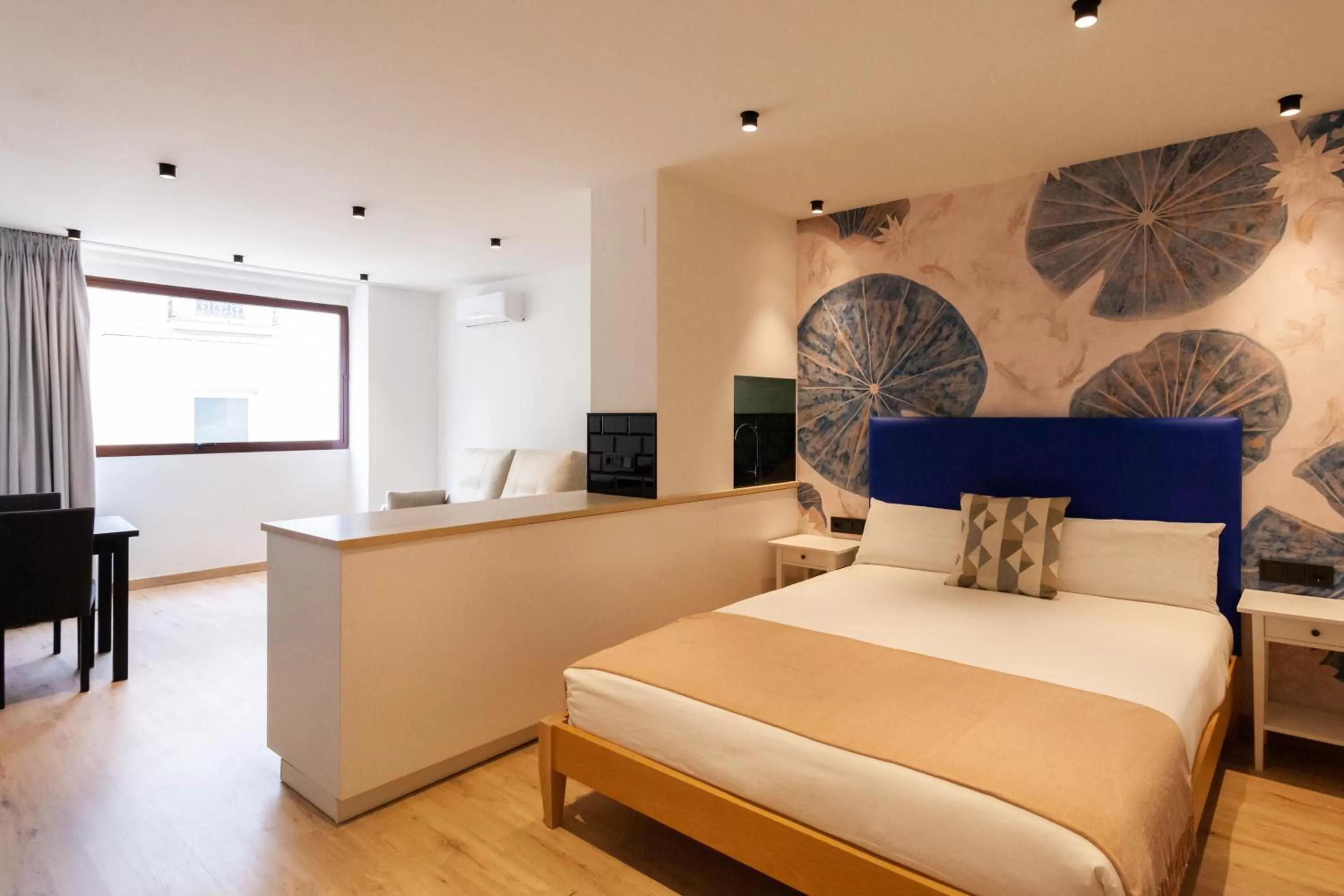 TV and multimedia, Bed in Welldone Sierpes Boutique