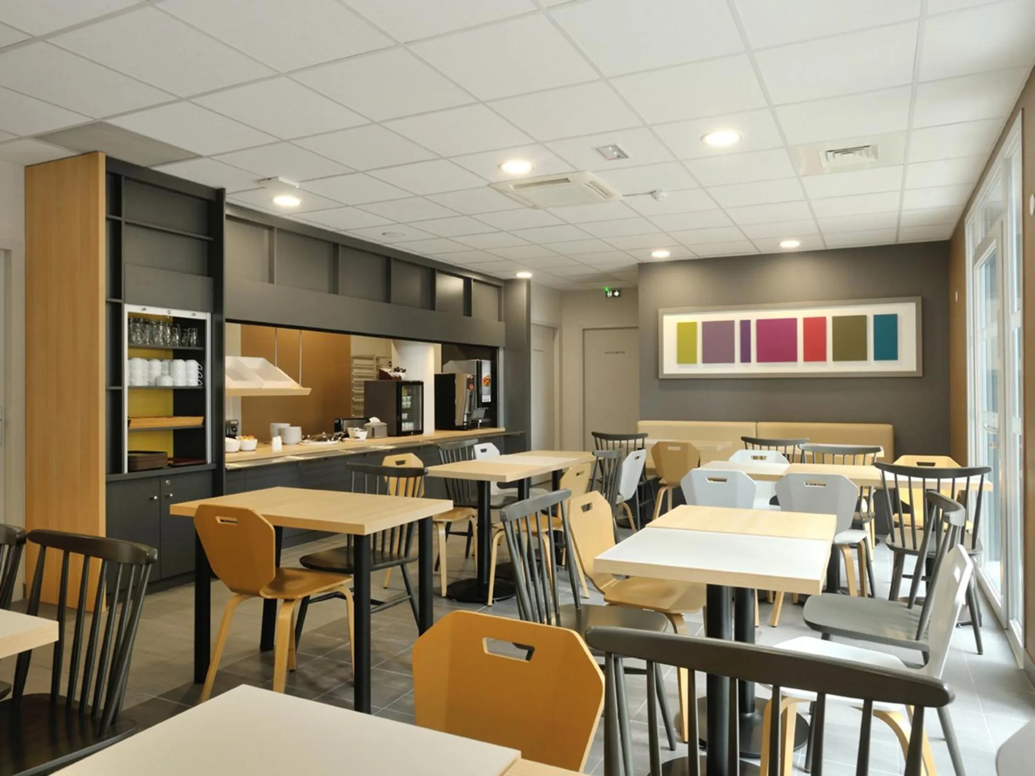 Restaurant/places to eat in B&B HOTEL Lyon Caluire Cité Internationale