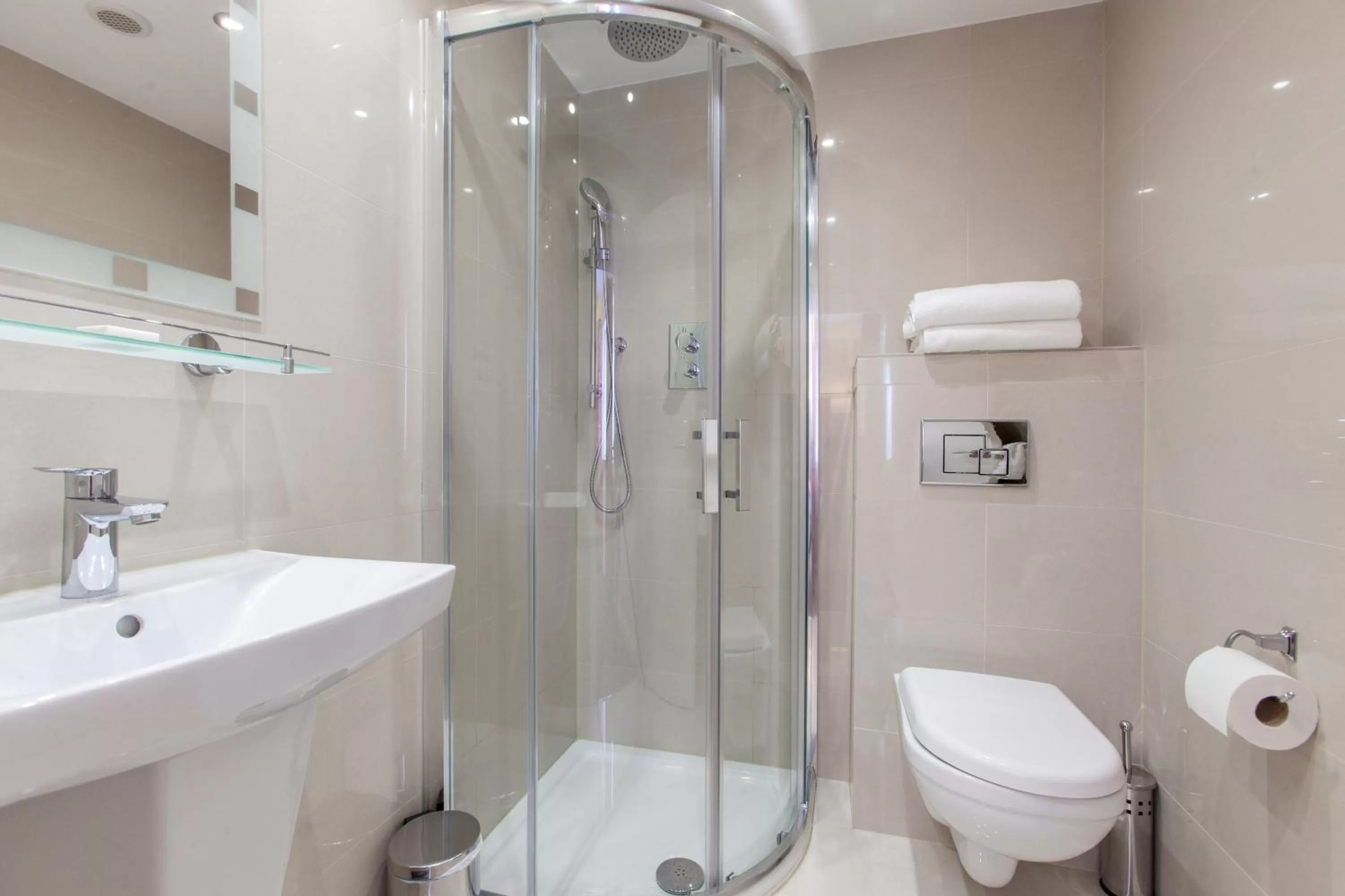 Bathroom in Hotel Shepherds Bush London