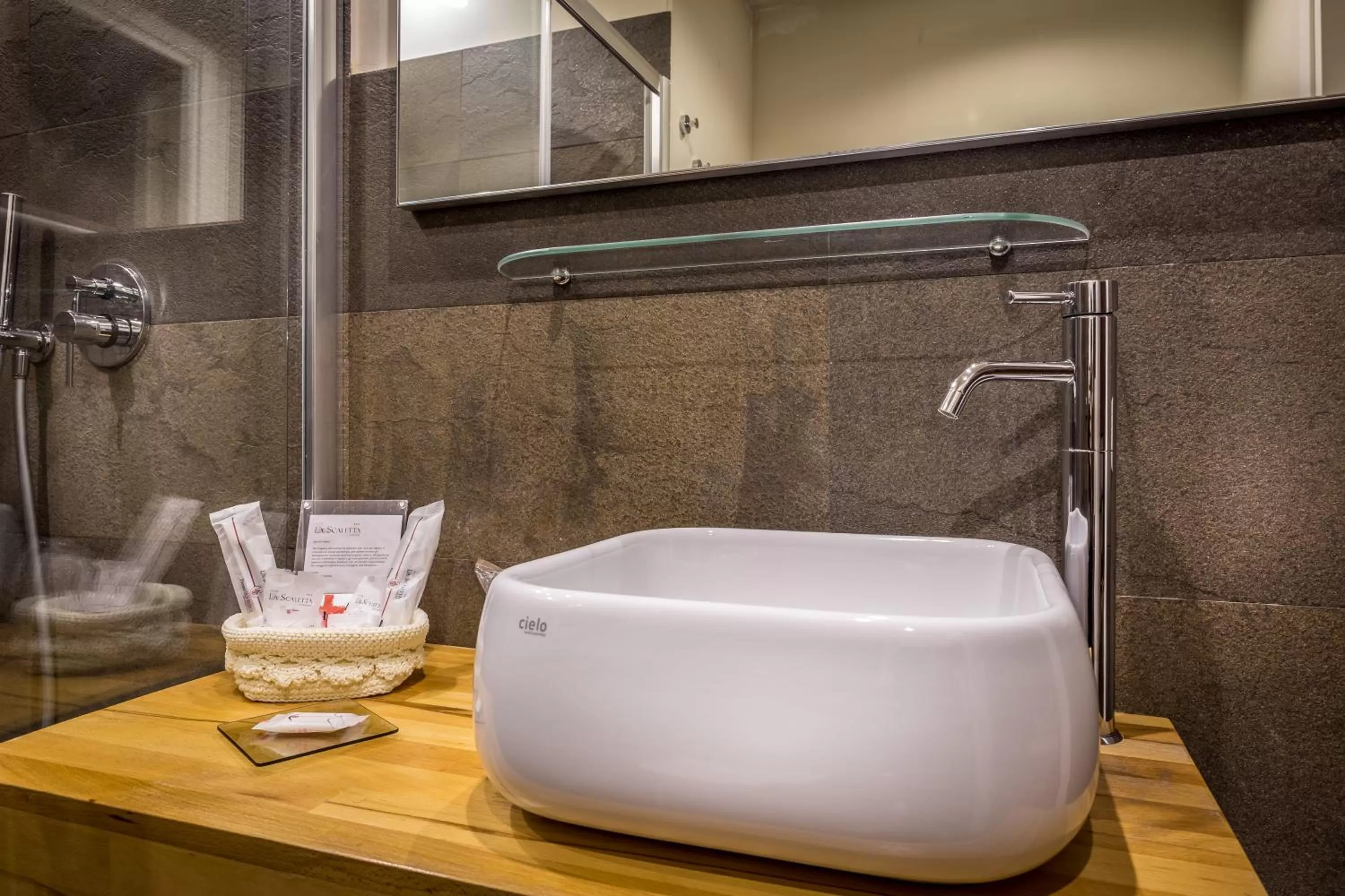 Bathroom in Hotel La Scaletta al Ponte Vecchio