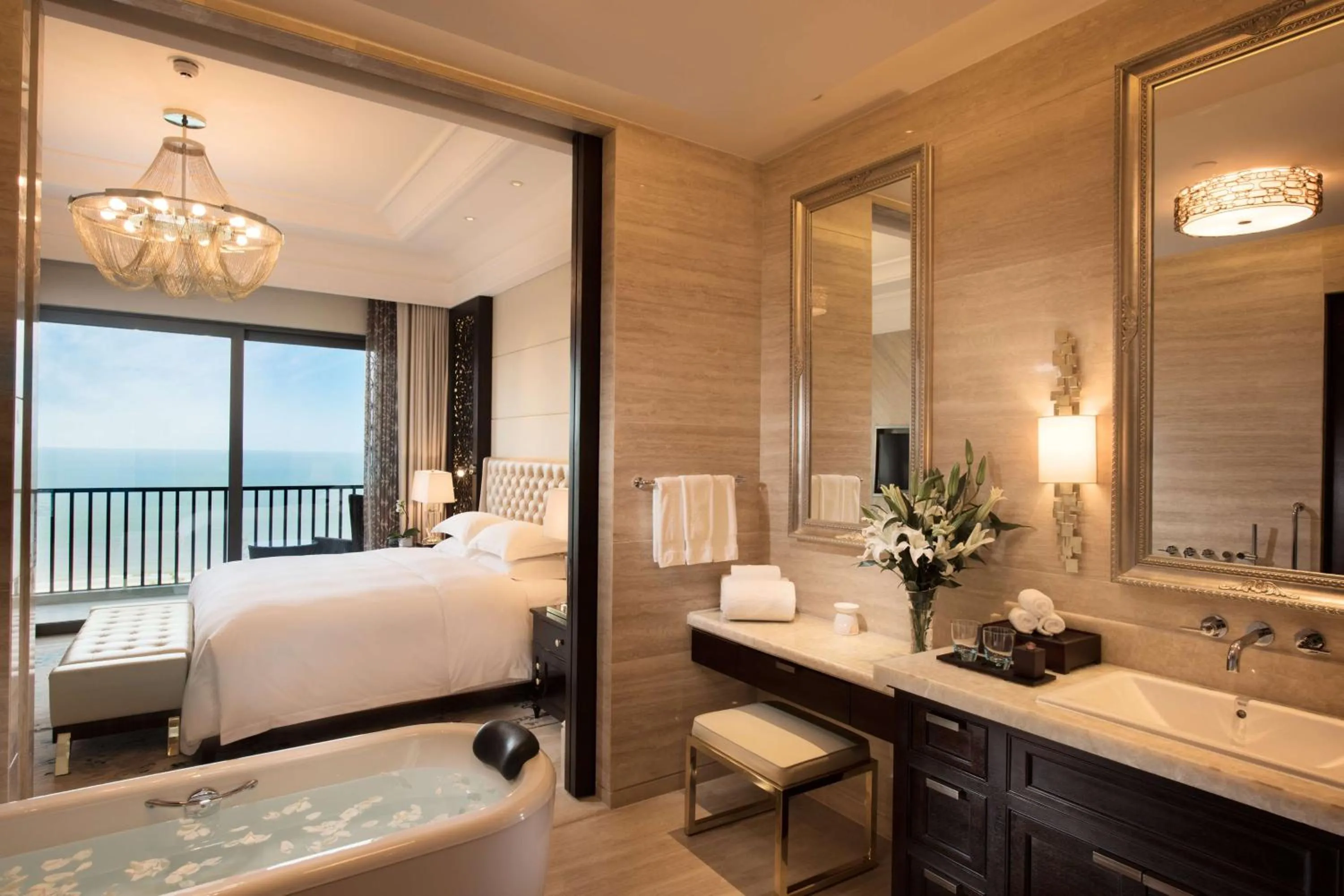 Bathroom, Bed in Hilton Haikou Meilan - Beachfront Hotel