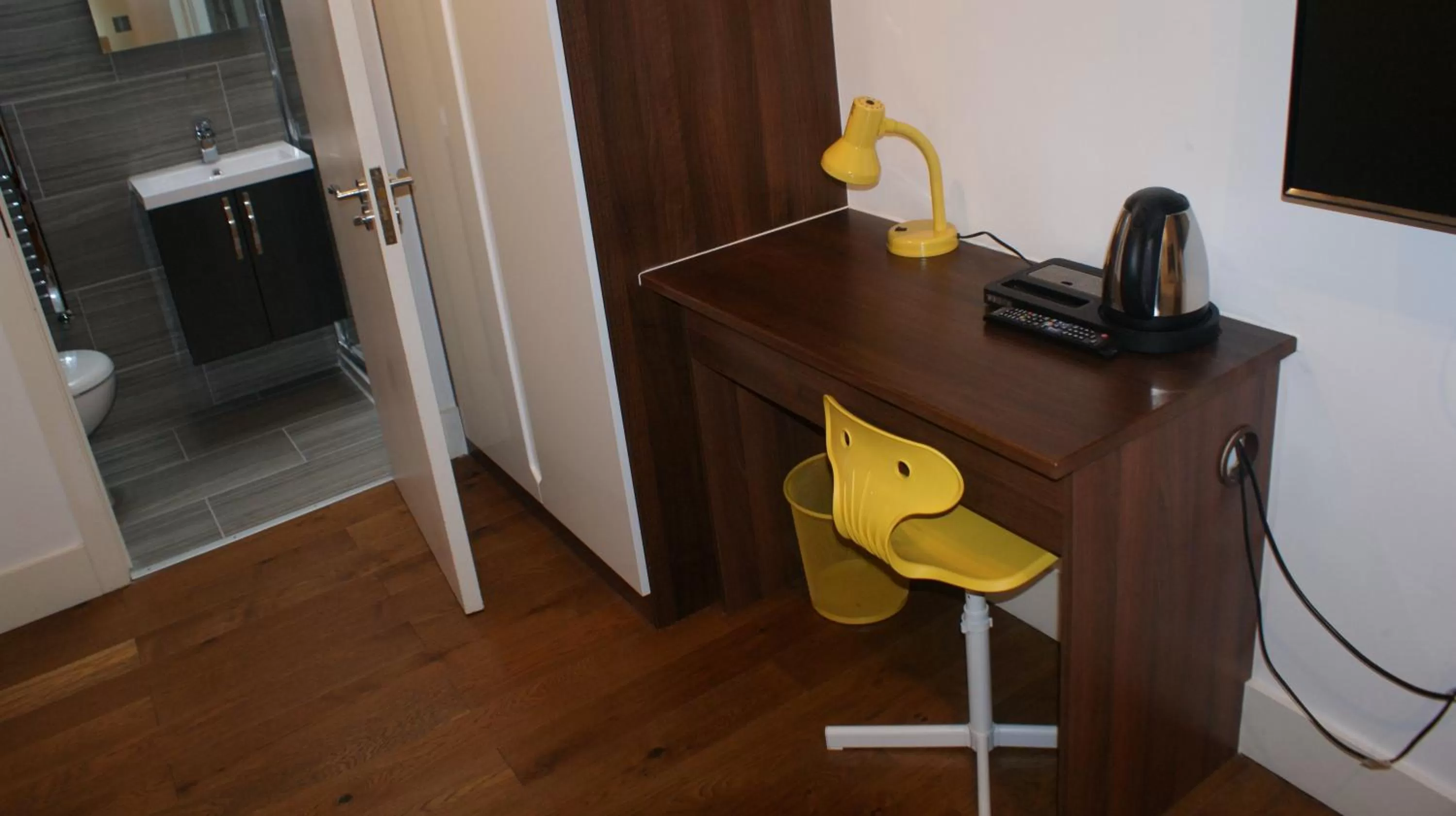 Coffee/tea facilities, TV/Entertainment Center in TiTiwangsa One Accomodation at Paddington