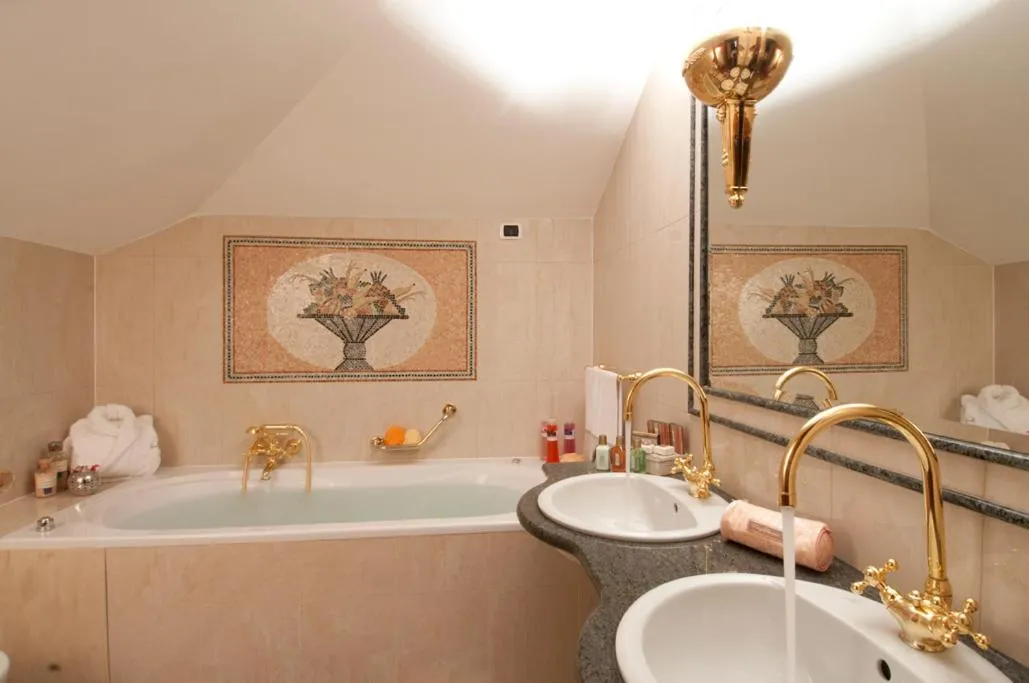 Bathroom in Grand Hotel Dino