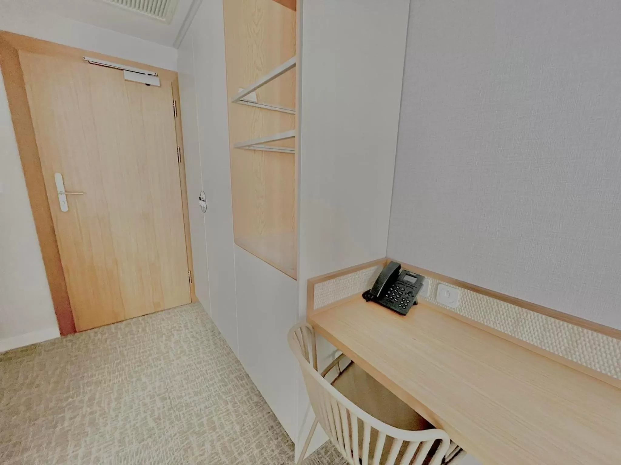 hair dresser in Hotel Zhong Hua