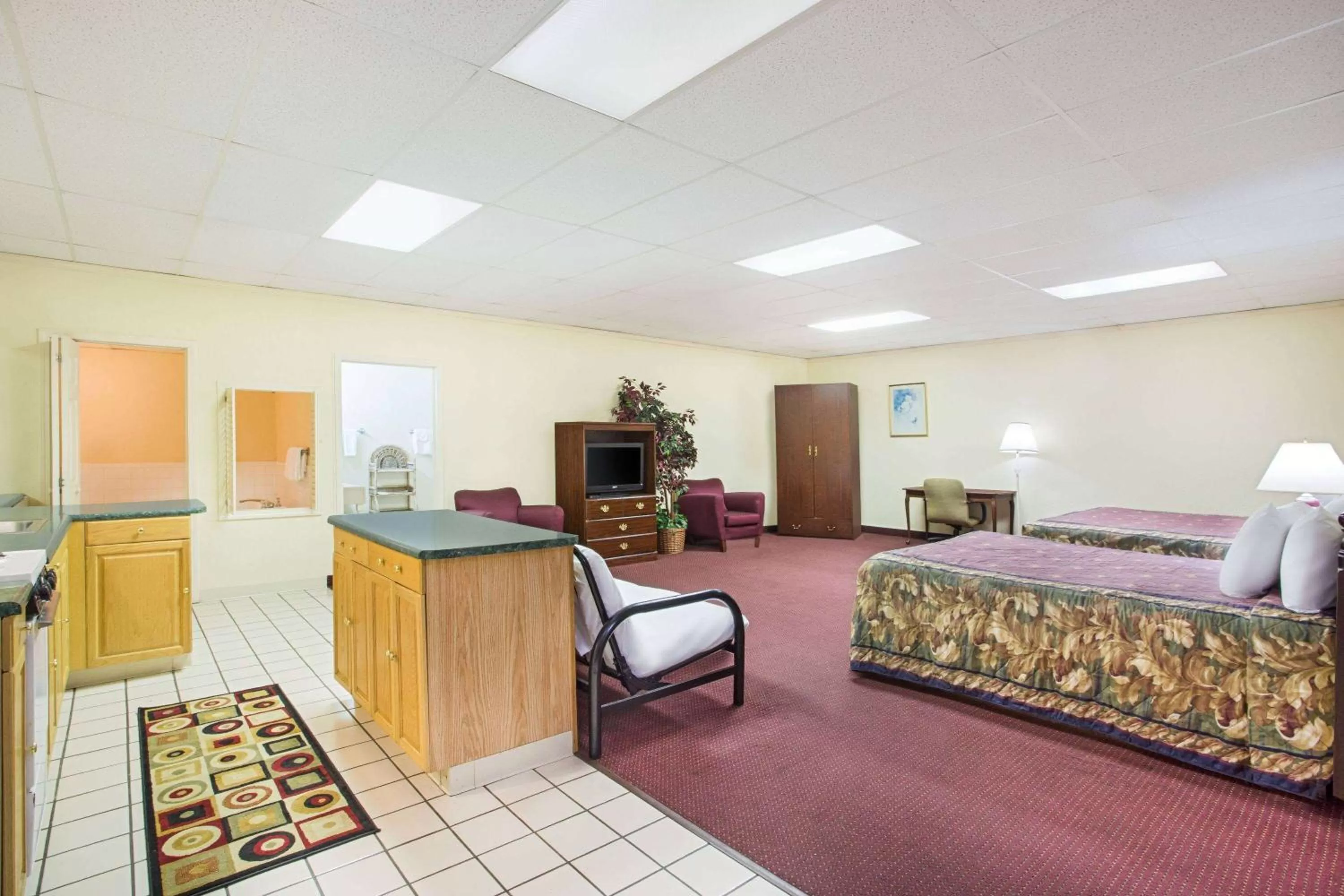 Photo of the whole room in Bristol Parkway inn