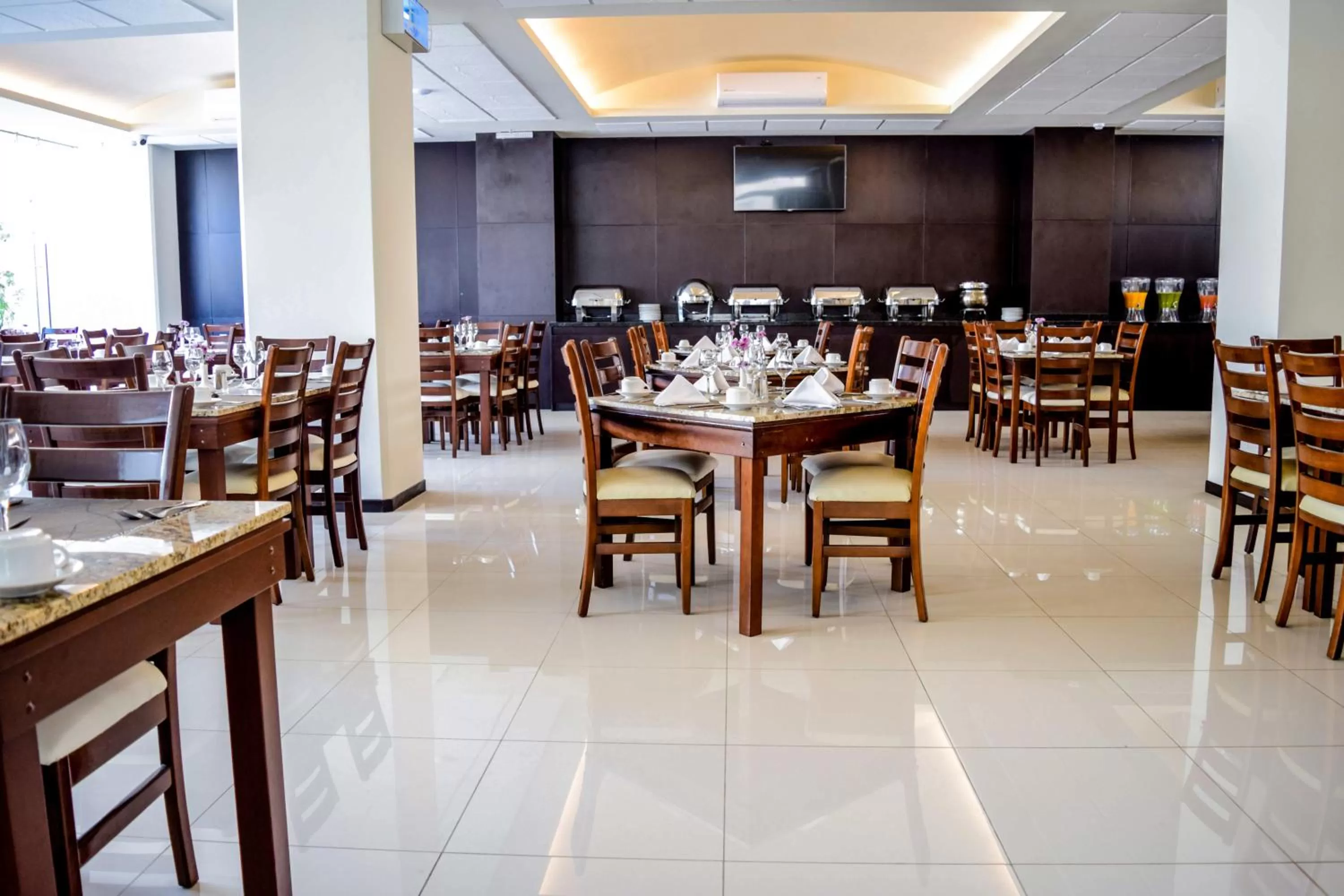 Restaurant/places to eat in Crown Victoria Hotel