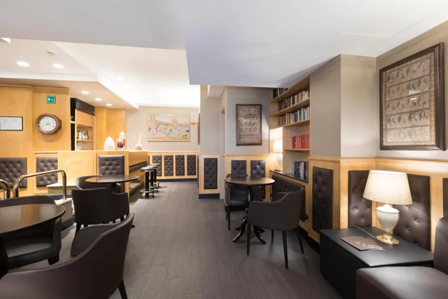 Lounge or bar in Hotel Mentana, by R Collection Hotels