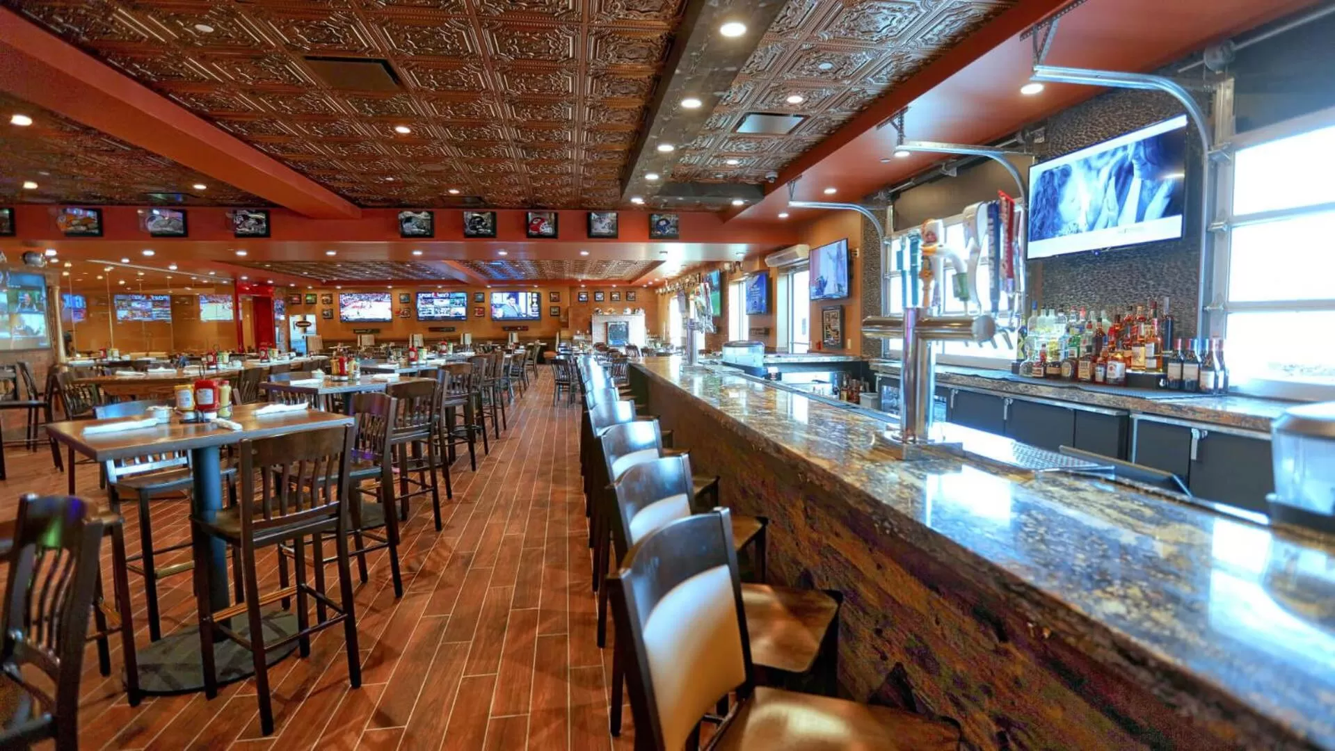 STUNNING CONDO NEAR UNIVERSAL STUDIOS