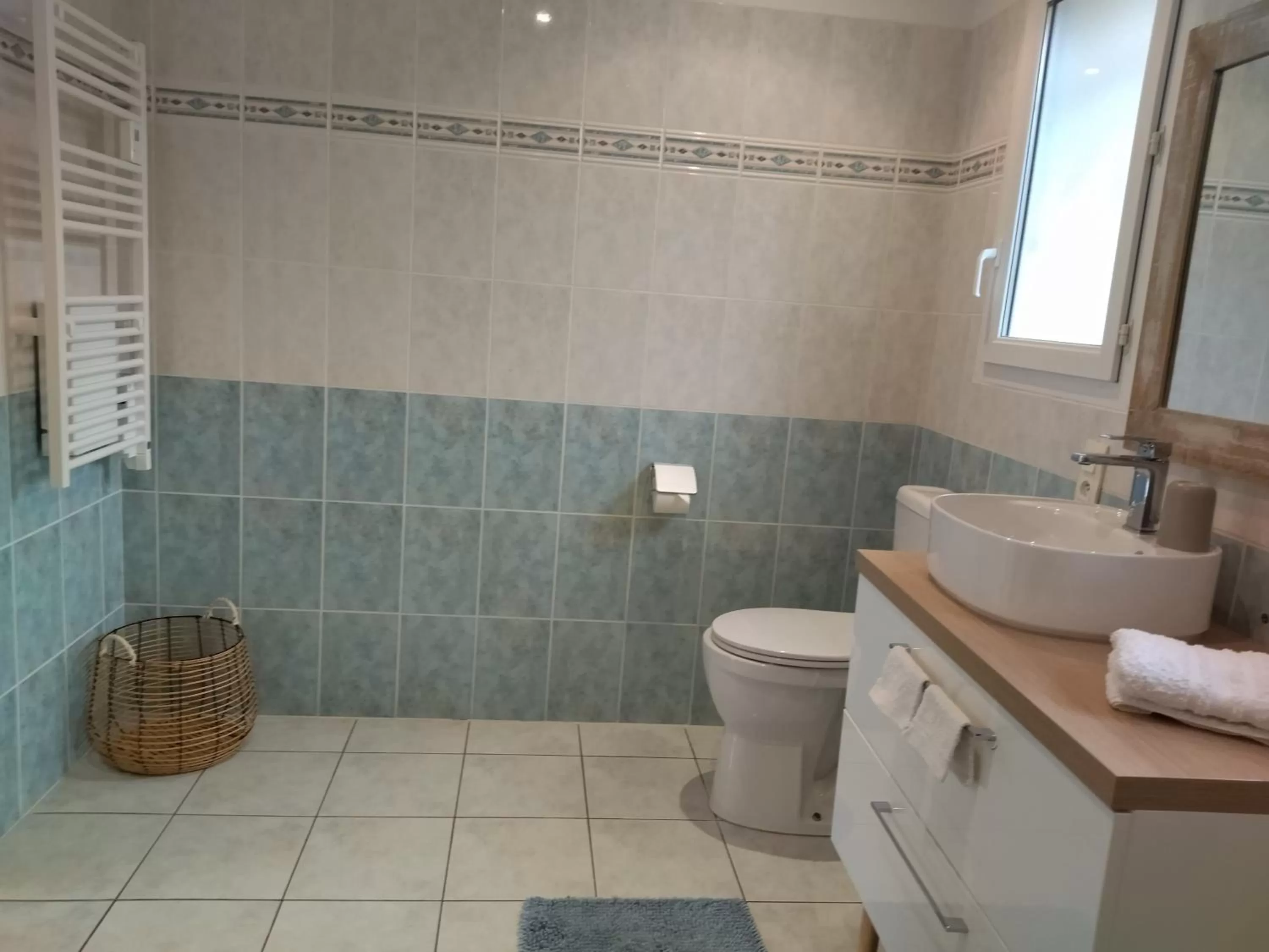 Toilet in Fleurs de Cosmos